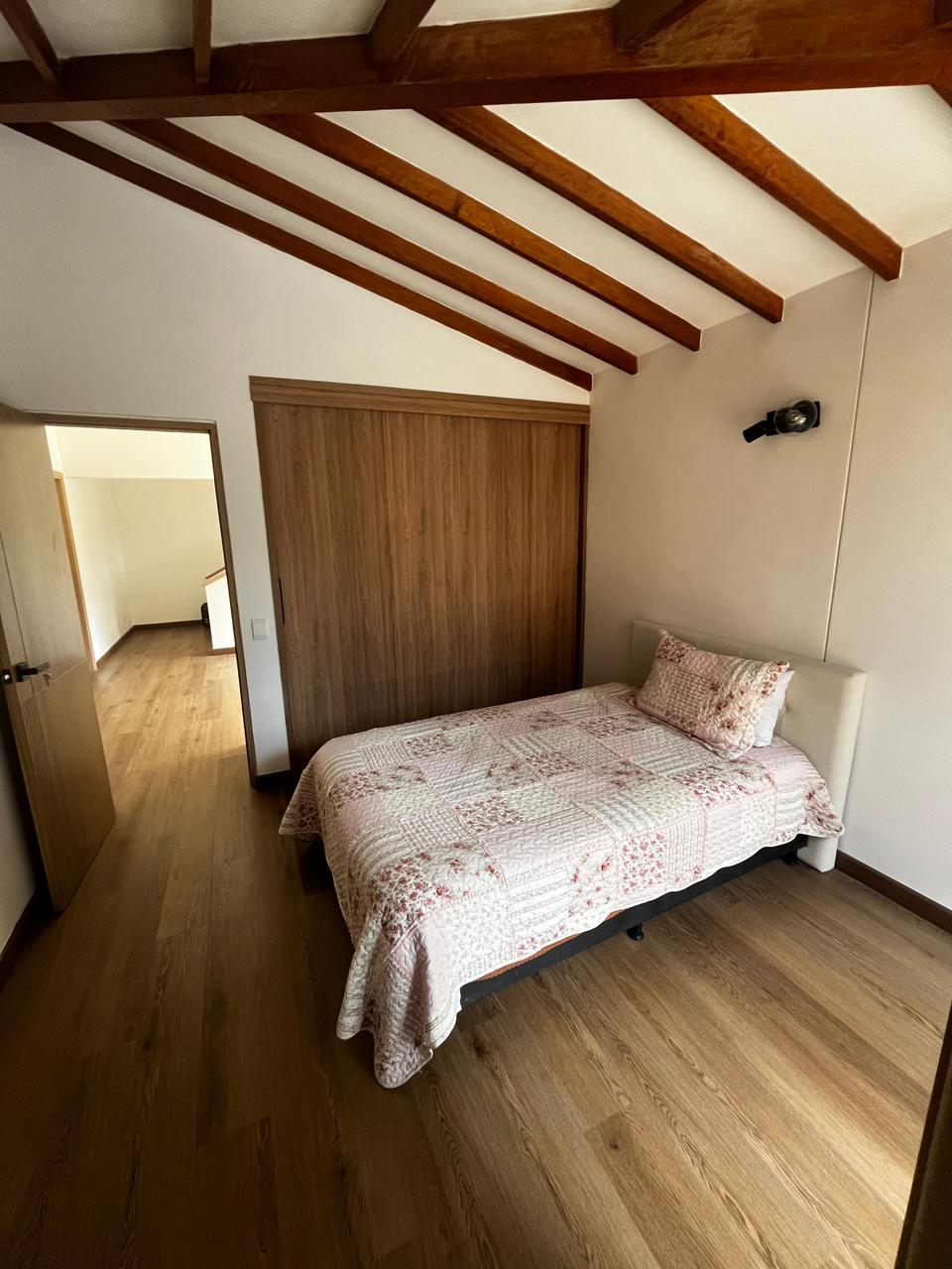 CASA EN VENTA EL POBLADO CERCA A LA CALERA