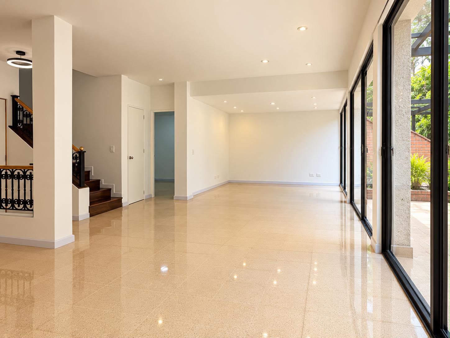 CASA EN ARRIENDO CERCA MALL ESTE