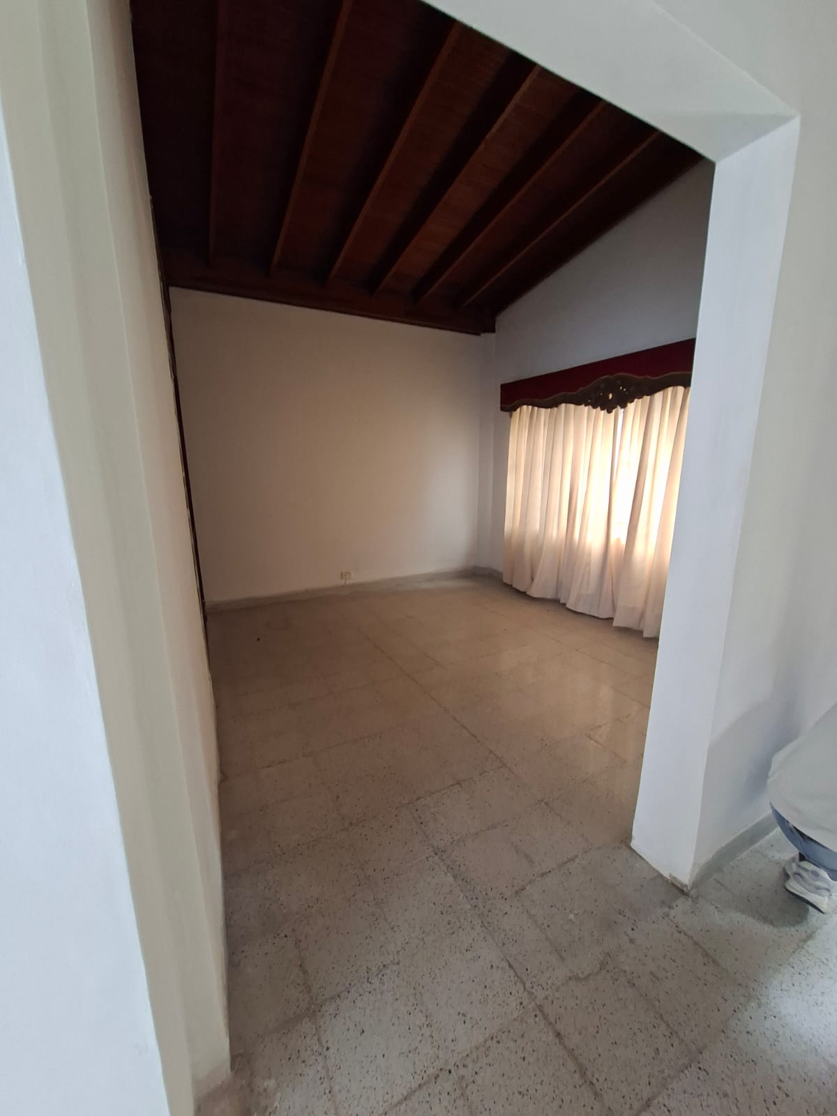 CASA EN CONQUISTADORES CERCA A LA AVENIDA BOLIVARIANA