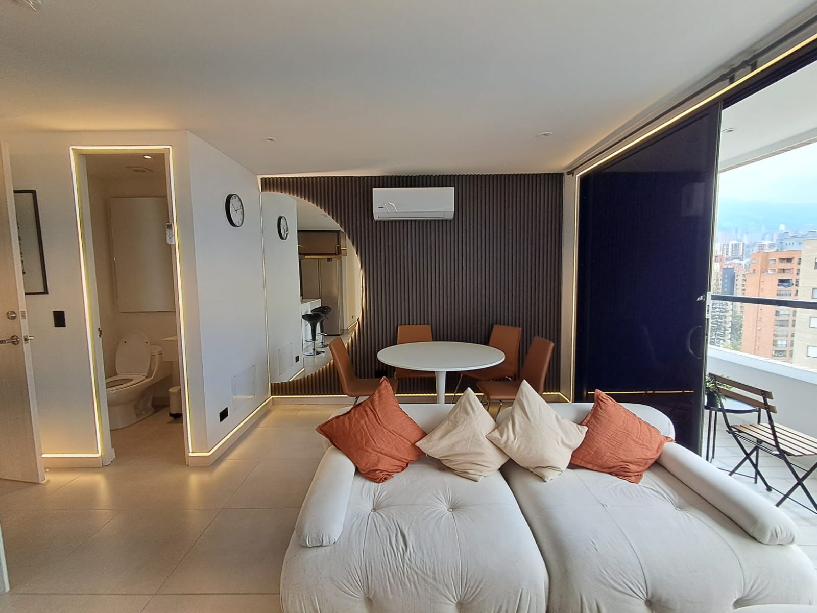 Apartamento amoblado en arriendo Castropol  CP
