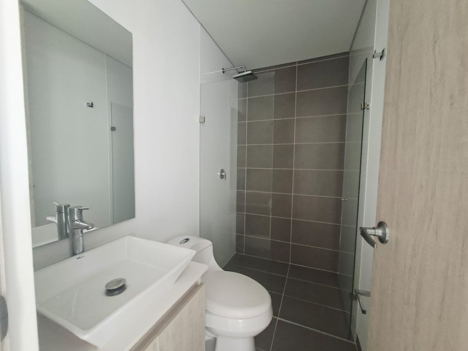 Apartamento en arriendo en la Intermedia y escobero FR8