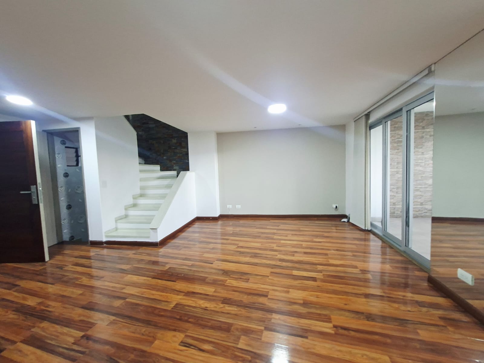 CASA EN ARRIENDO ENVIGADO LA SEBASTIANA DOS NIVELES