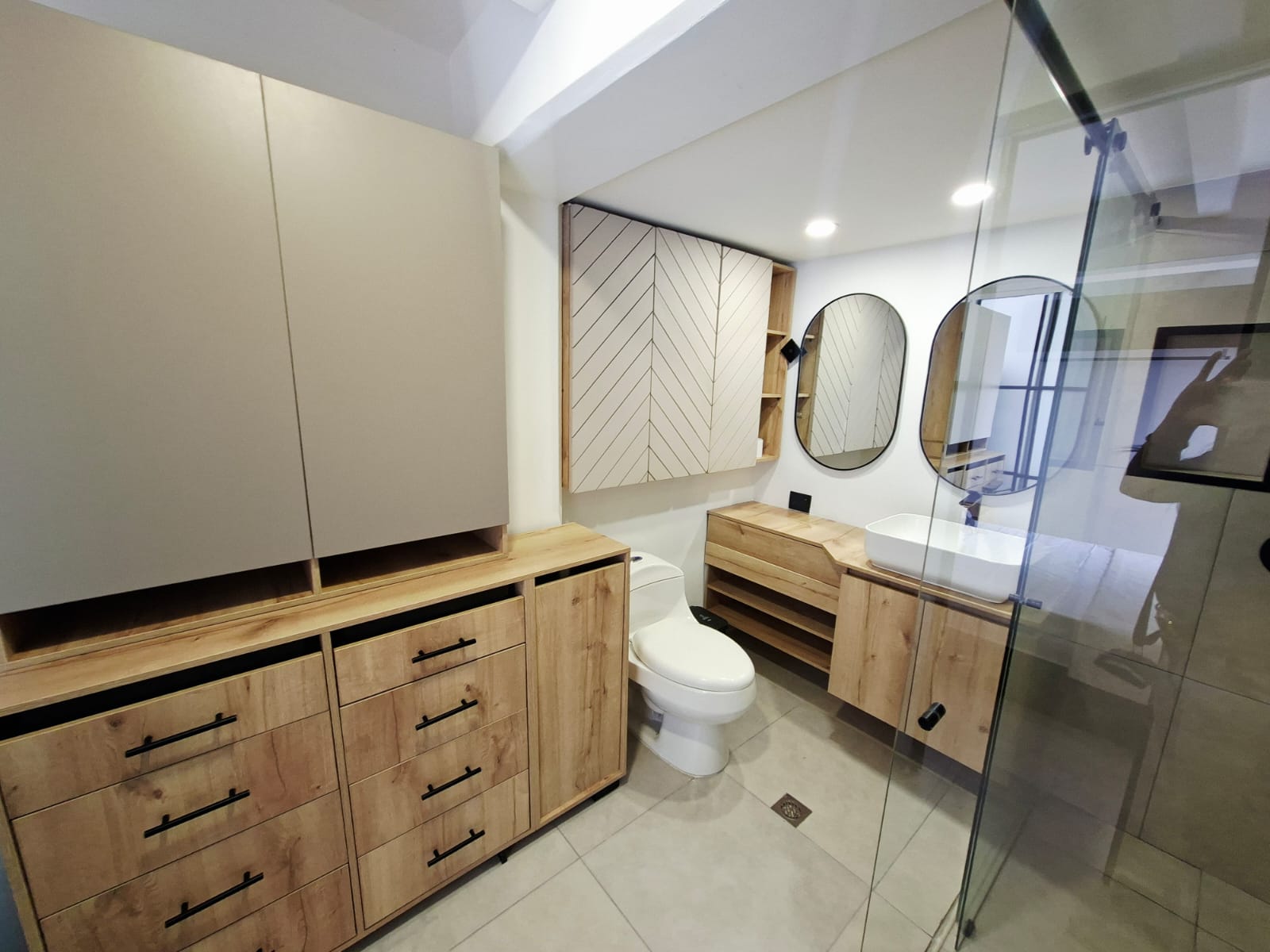 APARTAMENTO EN ARRIENDO AMOBLADO POBLADO CERCA  AL TESORO TV