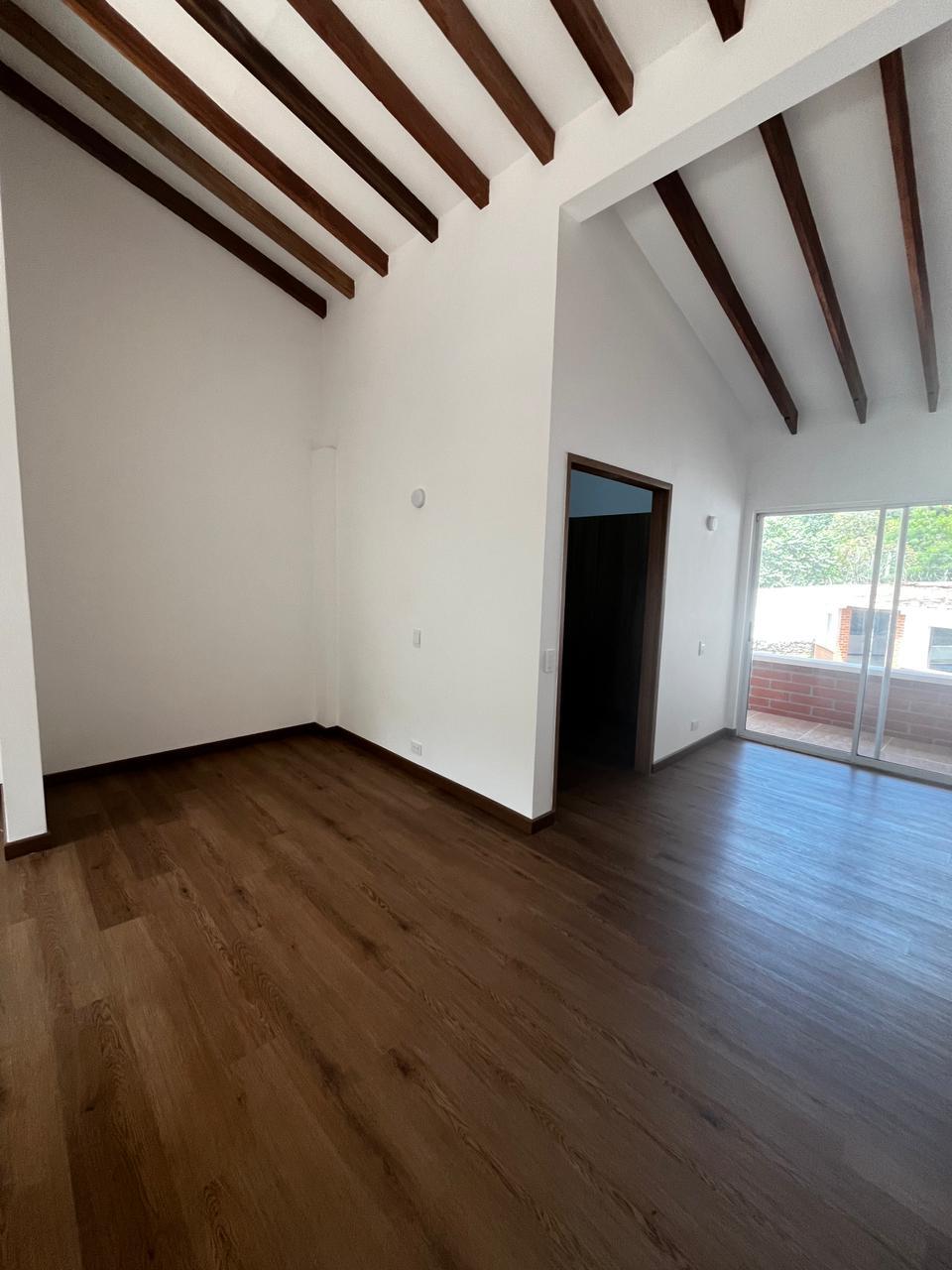 CASA EN VENTA EL POBLADO CERCA A LA CALERA