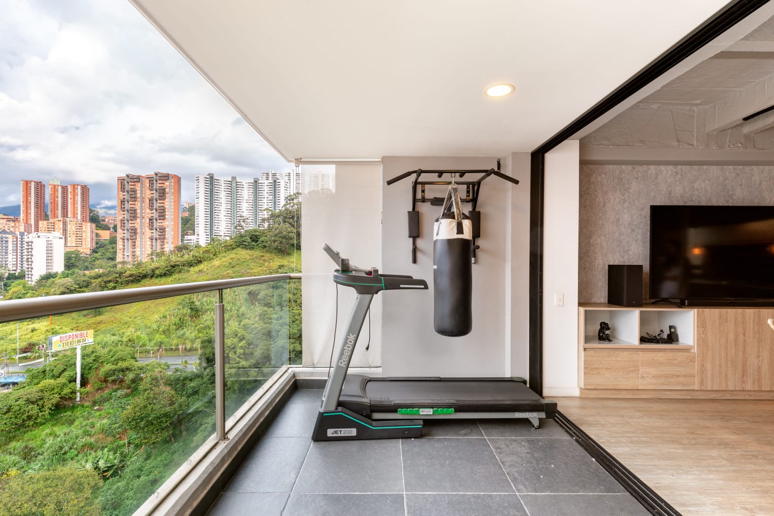 APARTAMENTO EN VENTA Y ARRIENDO AMOBLADO  POBLADO L.ENCIERRO