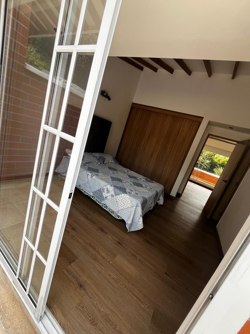 CASA EN VENTA EL POBLADO CERCA A LA CALERA