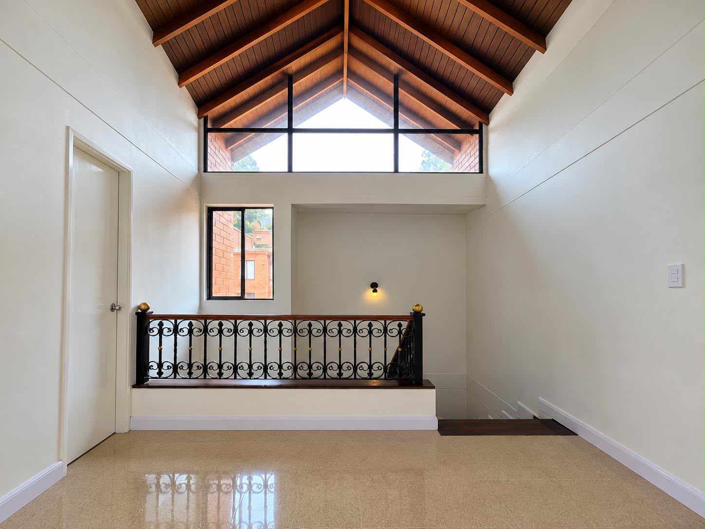 CASA EN ARRIENDO CERCA MALL ESTE