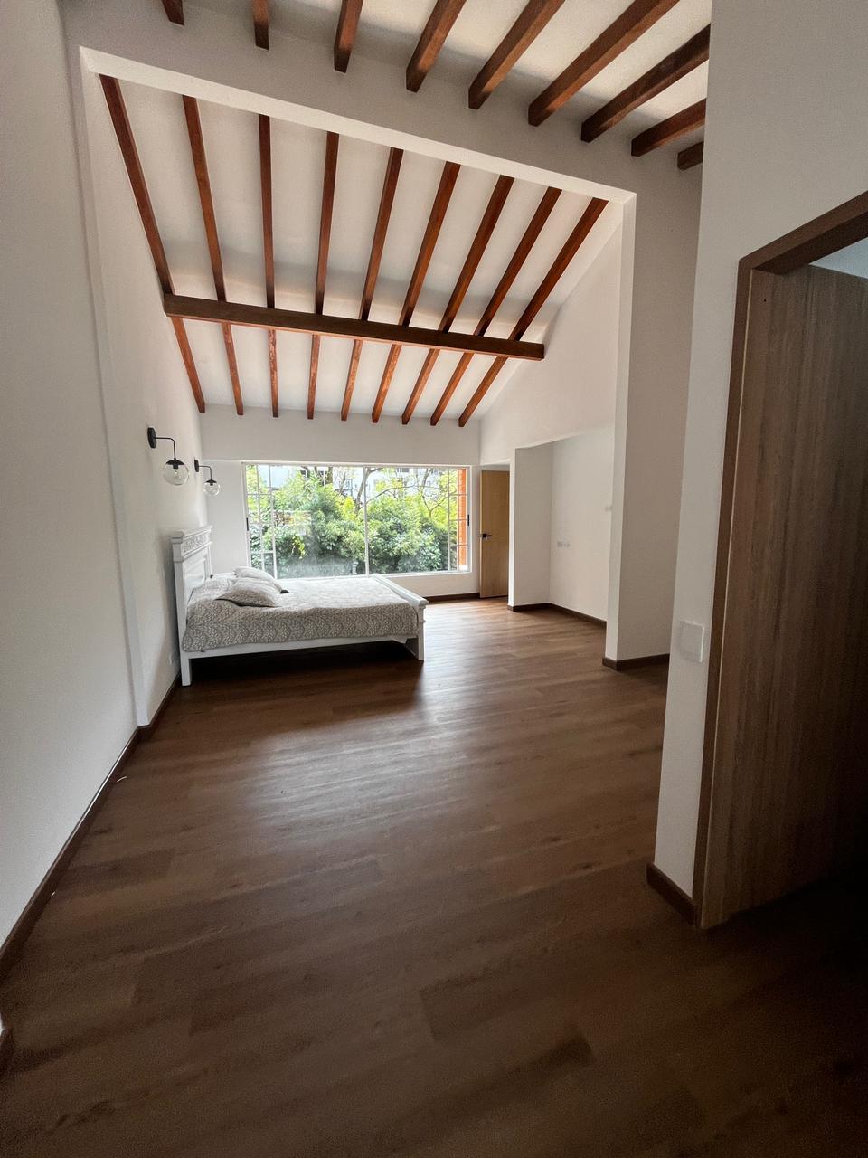 CASA EN VENTA EL POBLADO CERCA A LA CALERA
