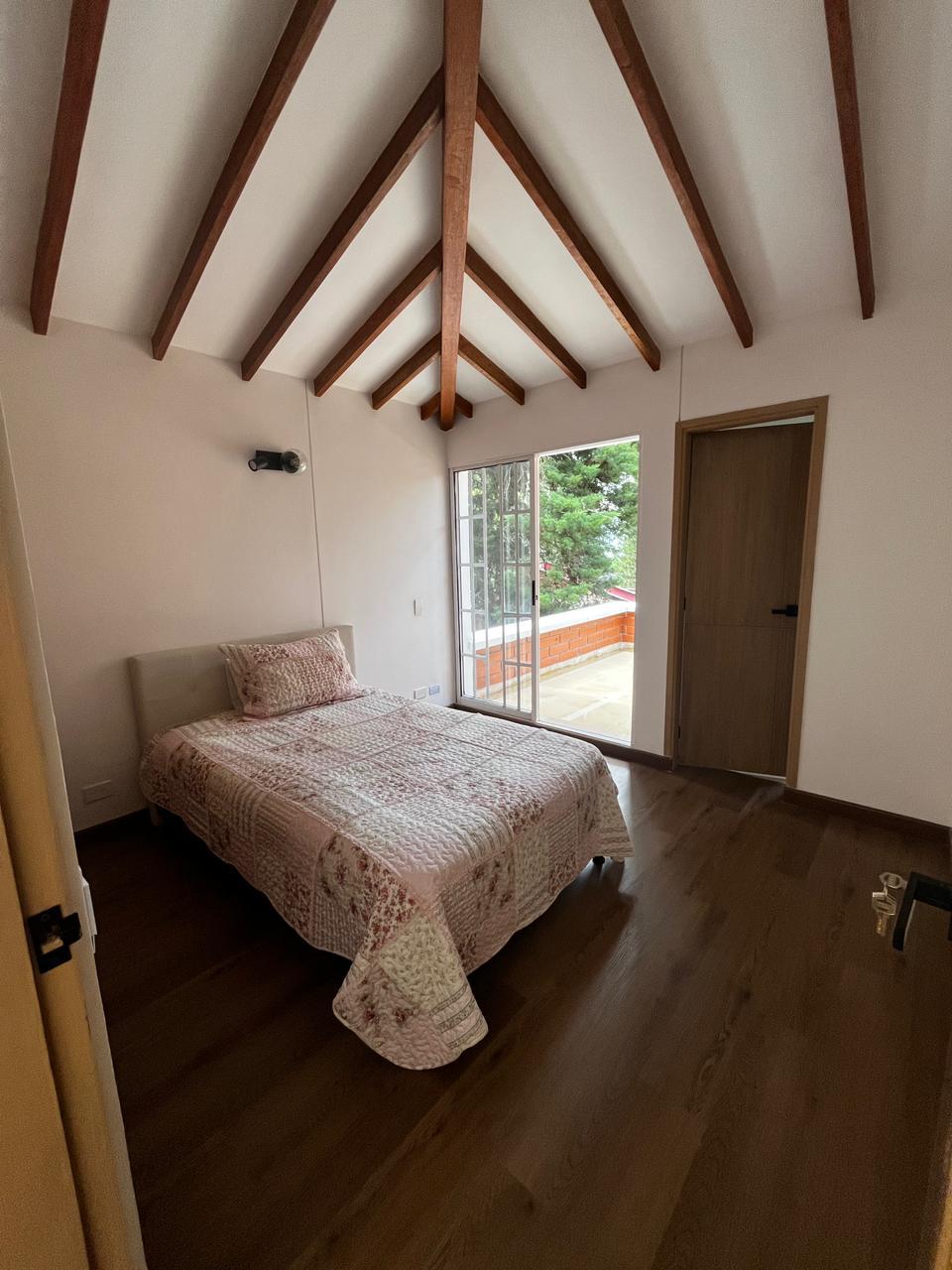 CASA EN VENTA EL POBLADO CERCA A LA CALERA