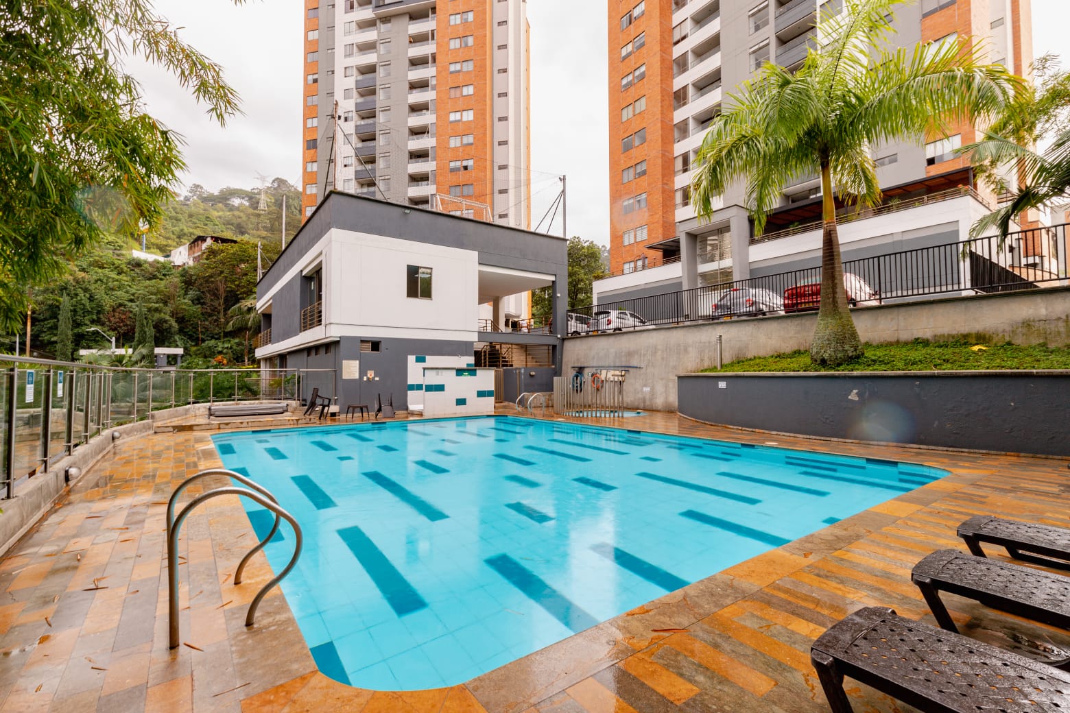 APARTAMENTO EN VENTA Y ARRIENDO AMOBLADO  POBLADO L.ENCIERRO