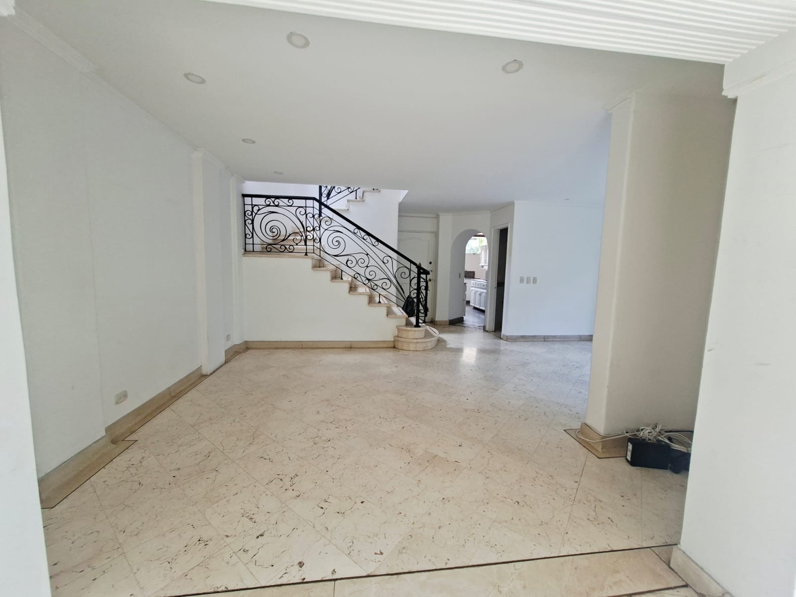 CASA EN VENTA LOMA DEL ESMERALDAL ENVIGADO TL