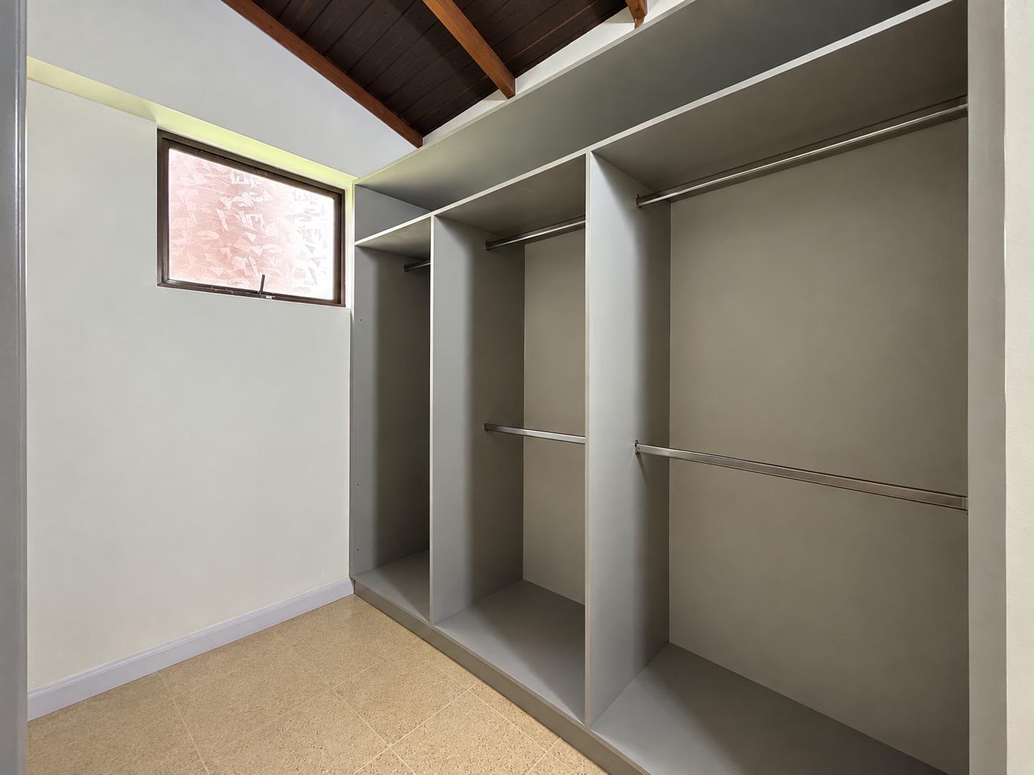 CASA EN ARRIENDO CERCA MALL ESTE