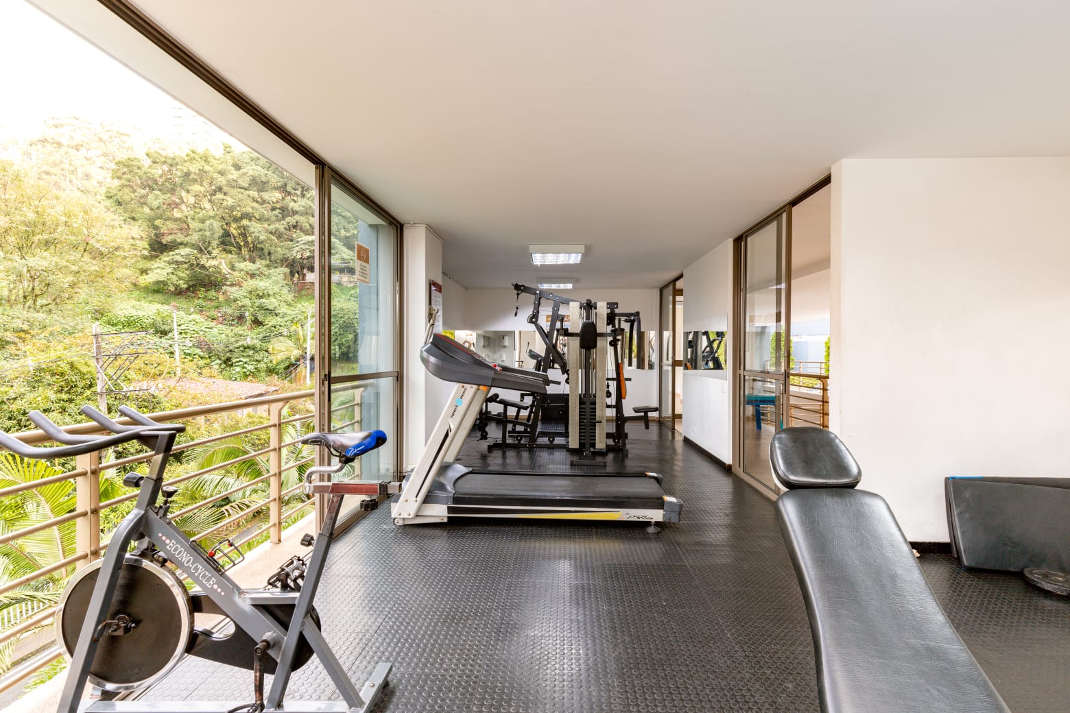 APARTAMENTO EN VENTA Y ARRIENDO AMOBLADO  POBLADO L.ENCIERRO