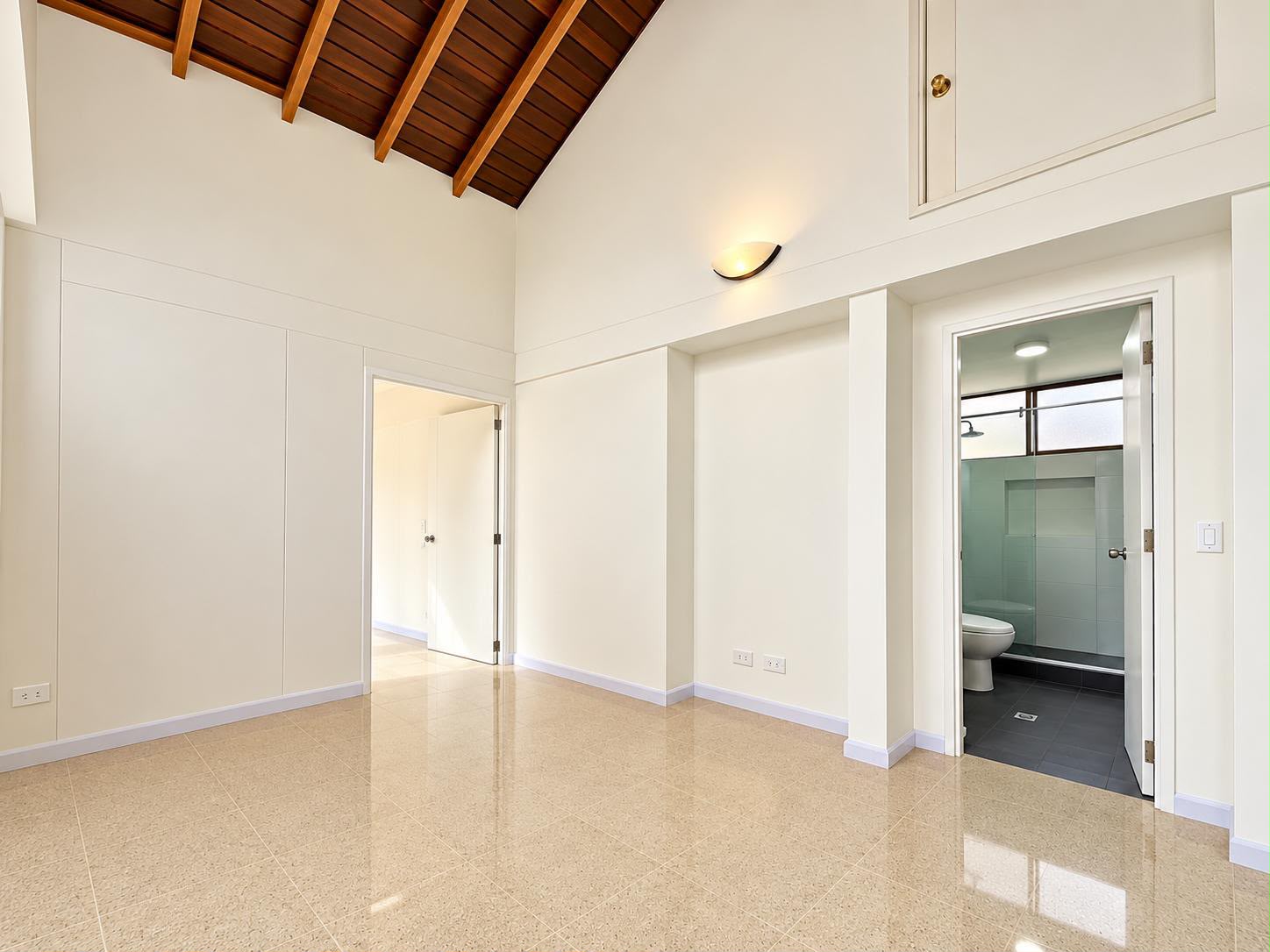 CASA EN ARRIENDO CERCA MALL ESTE