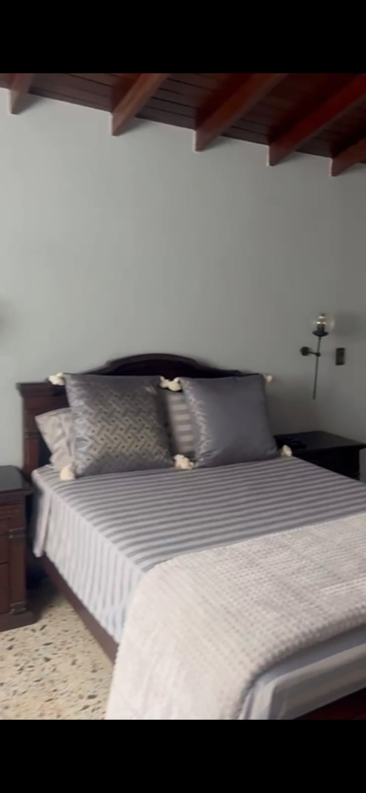 CASA ARRIENDO PARA OFICINA O LOCAL COMERCIAL EN LAURELES