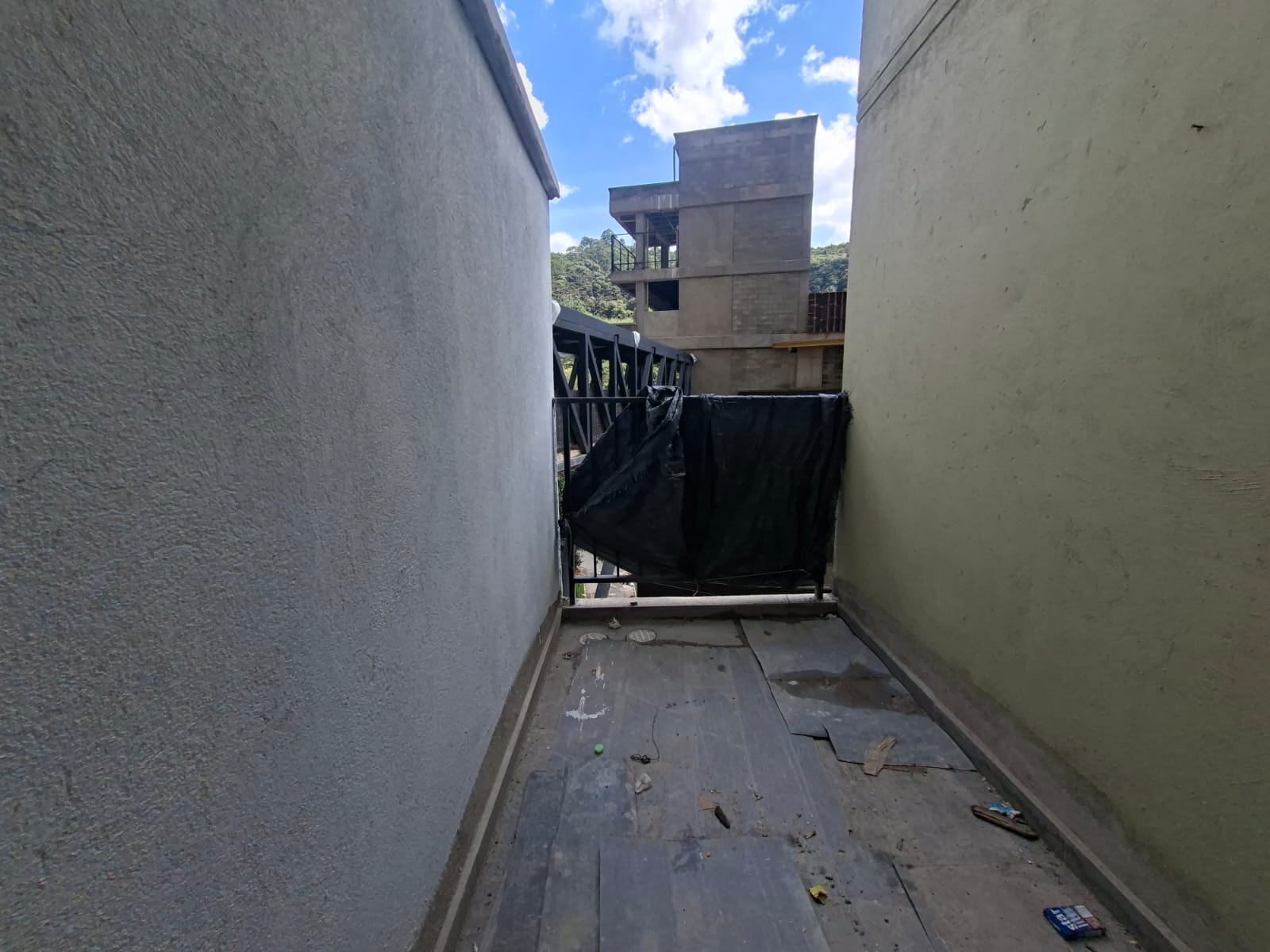 Apartamento en arriendo Loma de San José con 2 balcones