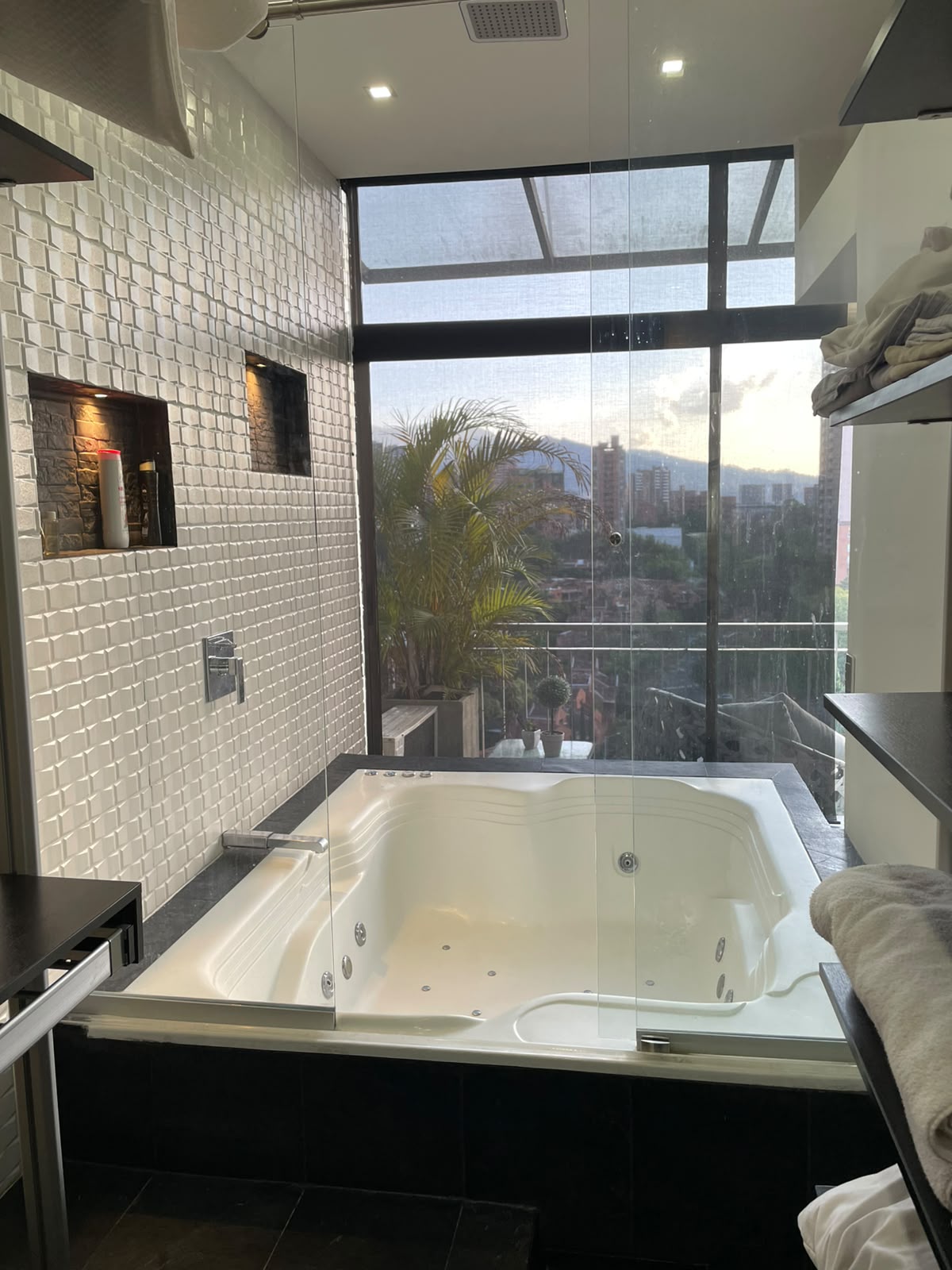 Apartamento tipo Loft amoblado con Jacuzzi Poblado