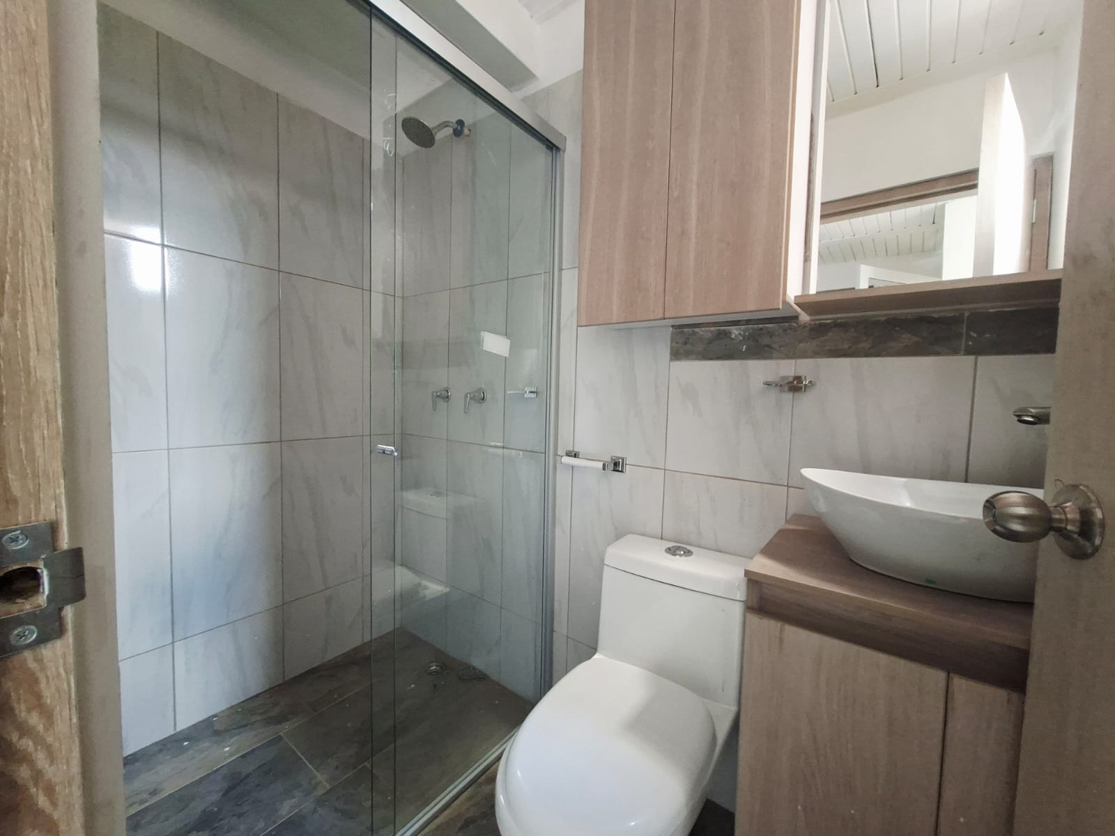 Apartamento en arriendo Av Bolivariana tercer piso