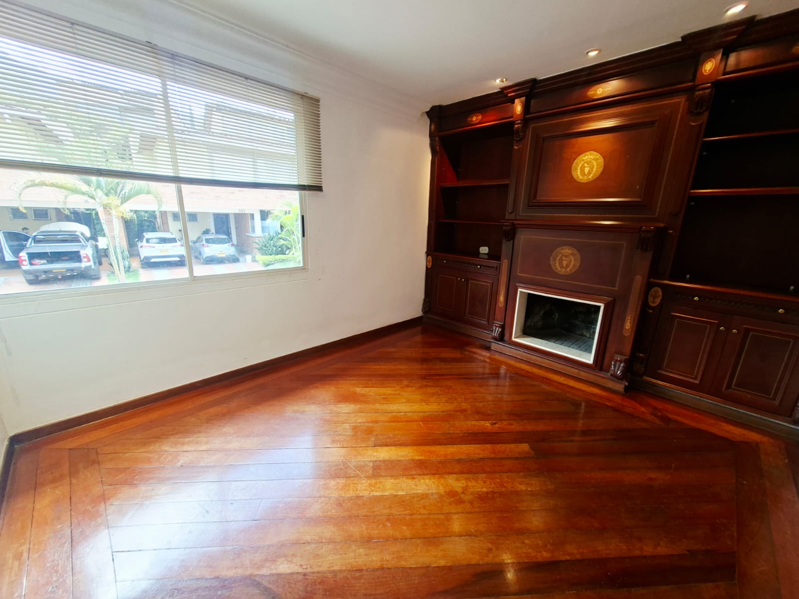 CASA EN VENTA LOMA DEL ESMERALDAL ENVIGADO TL