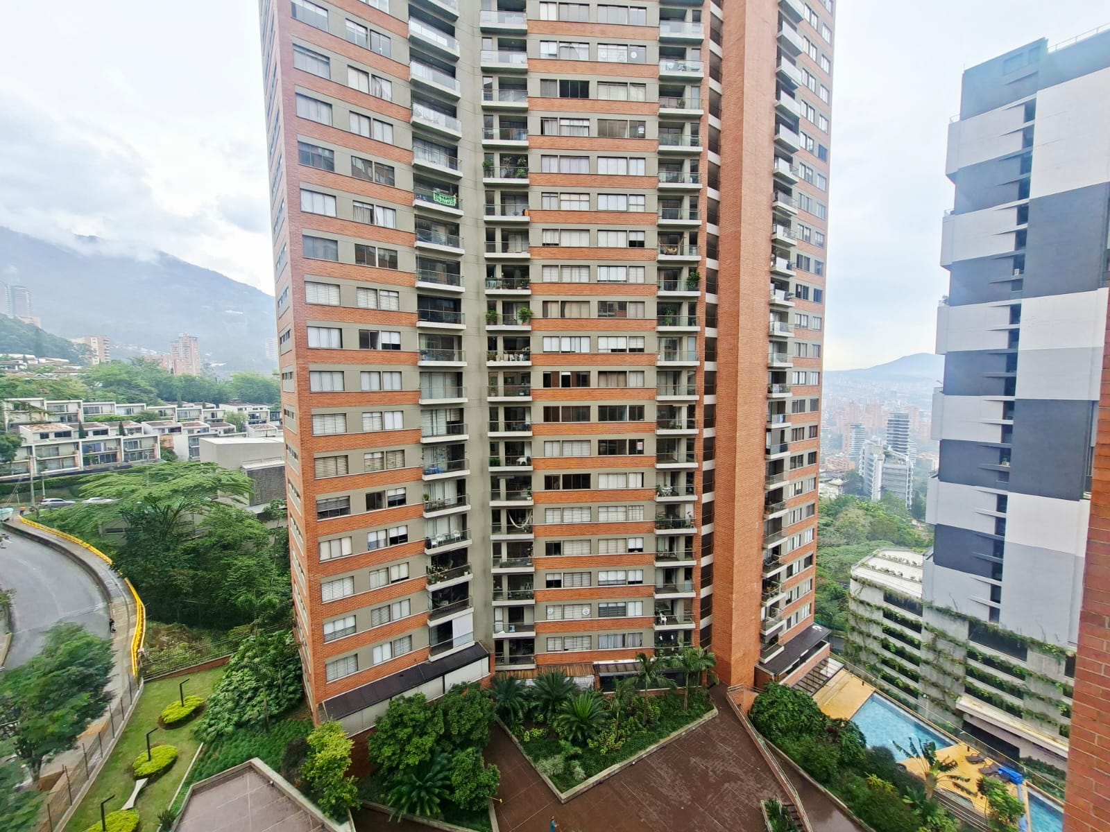 Apartamento en arriendo Poblado Palmas YB10