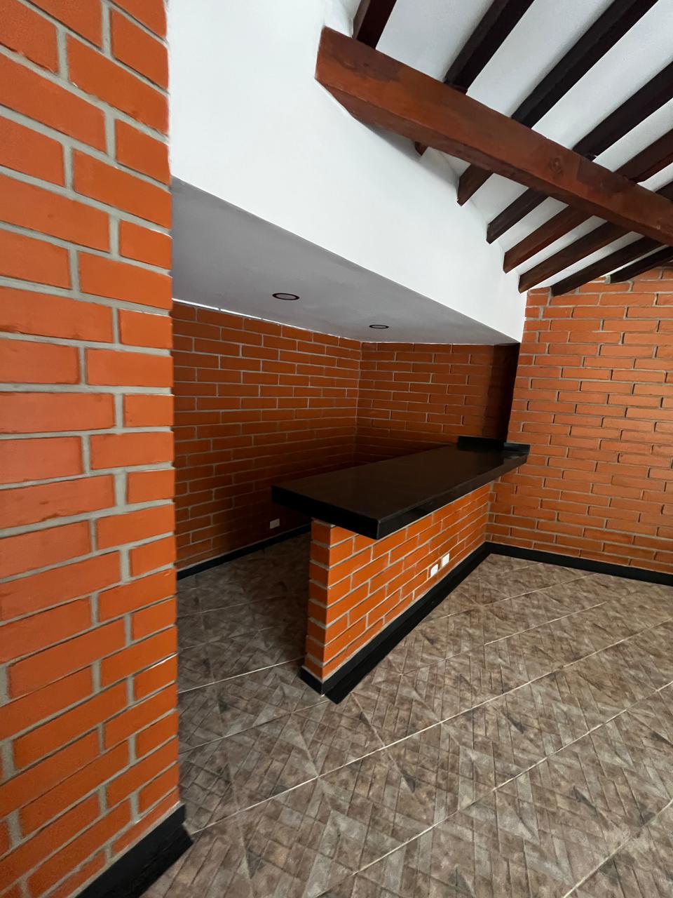 CASA EN VENTA EL POBLADO CERCA A LA CALERA