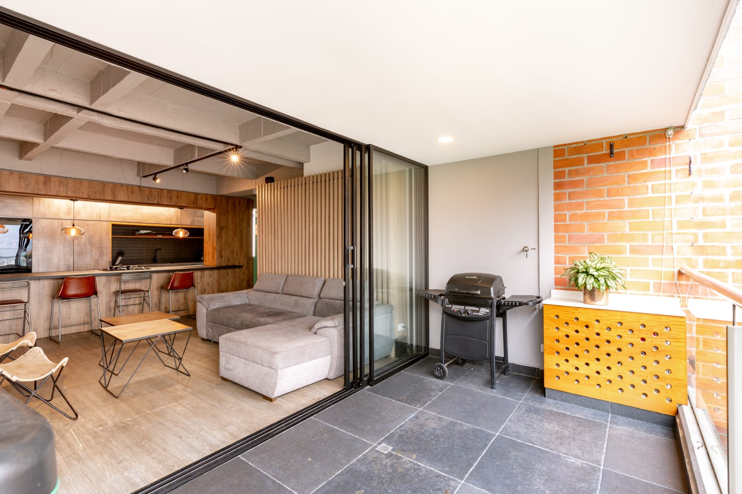 APARTAMENTO EN VENTA Y ARRIENDO AMOBLADO  POBLADO L.ENCIERRO