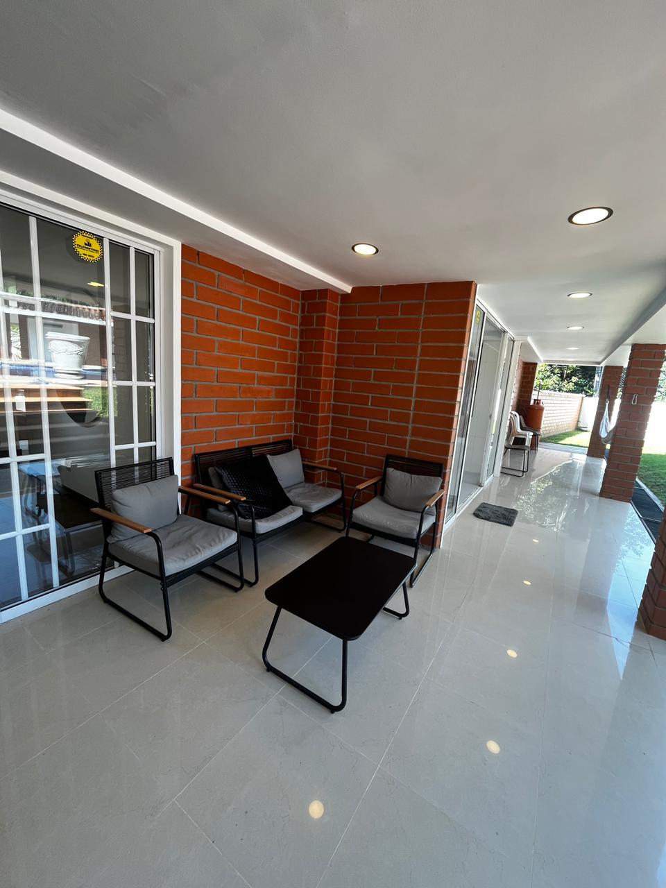 CASA EN VENTA EL POBLADO CERCA A LA CALERA