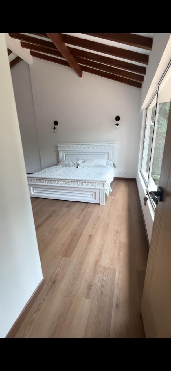 CASA EN VENTA EL POBLADO CERCA A LA CALERA
