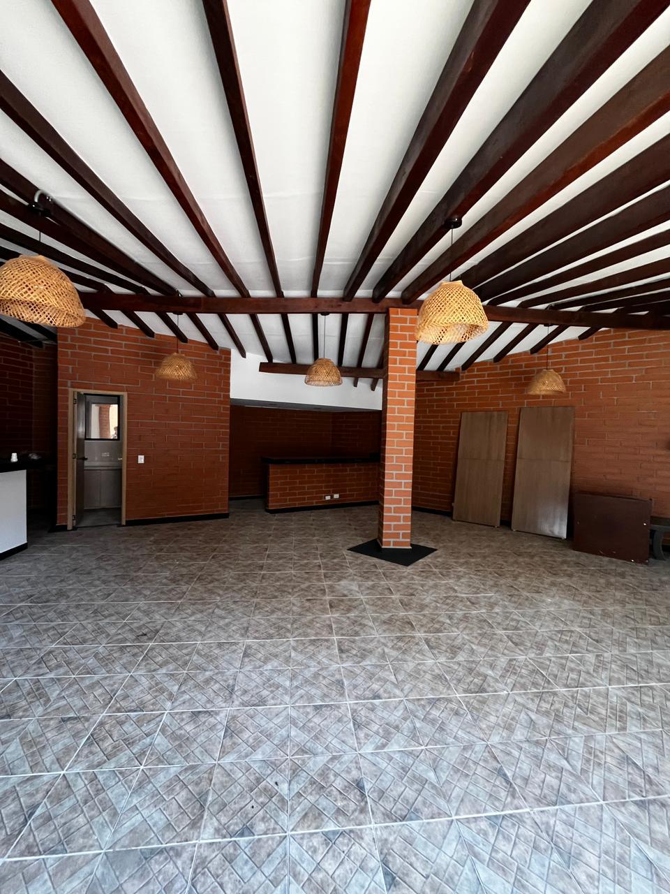 CASA EN VENTA EL POBLADO CERCA A LA CALERA