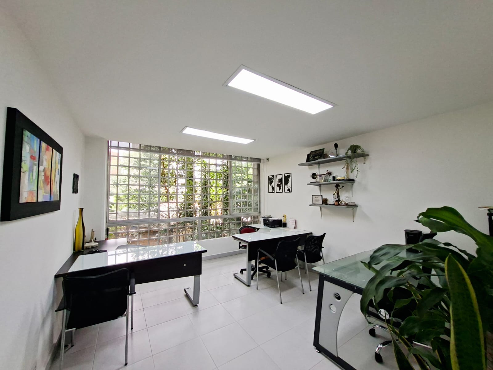 OFICINA EN ARRIENDO DENTRO DE  CENTRO COMERCIAL POBLADO INFERIOR