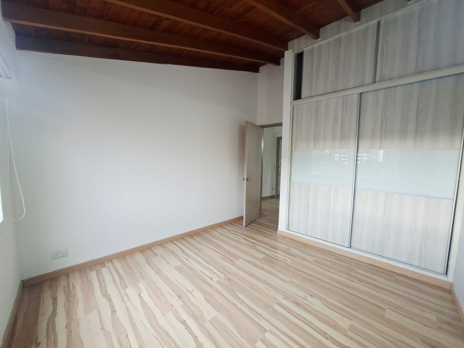 CASA EN ARRIENDO ENVIGADO LA SEBASTIANA DOS NIVELES