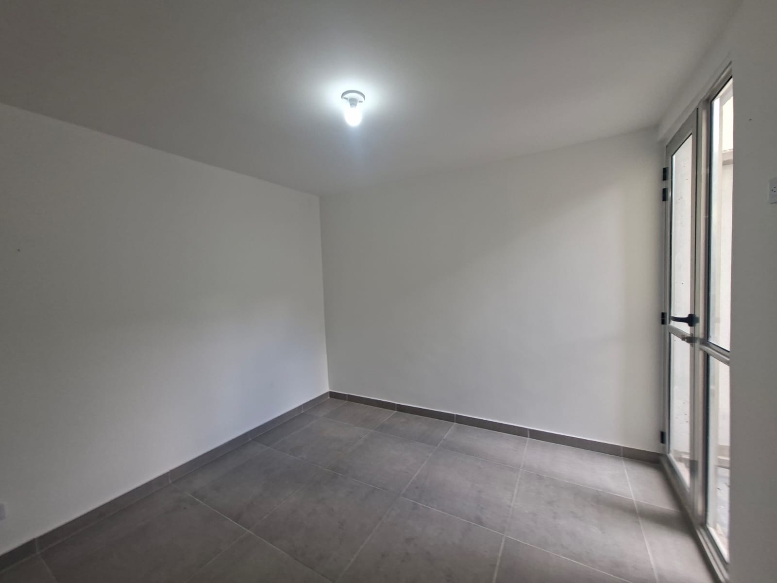 Apartamento en arriendo Loma de San José con 2 balcones