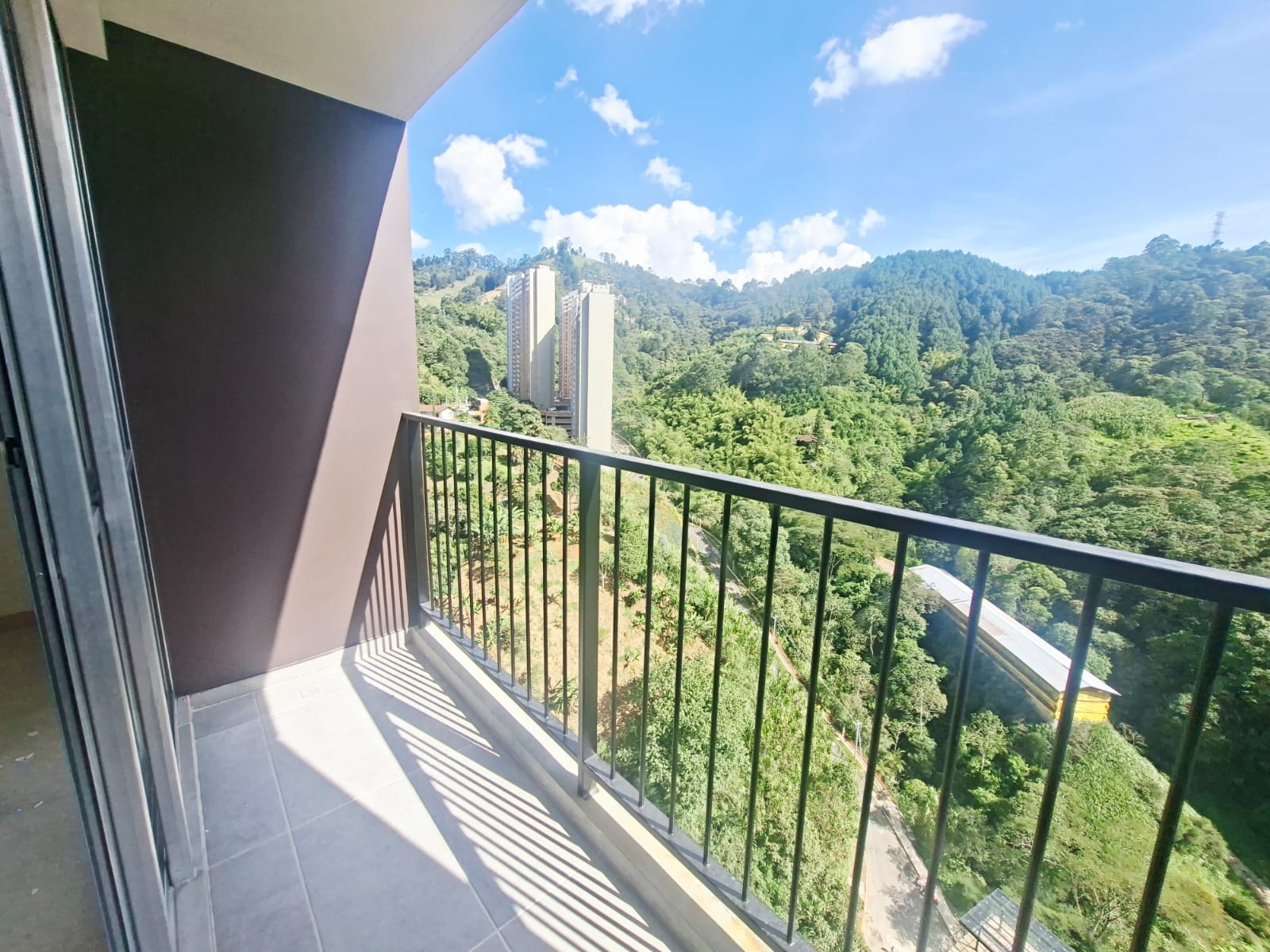 Apartamento en arriendo Loma de San José vista hermosa reserva