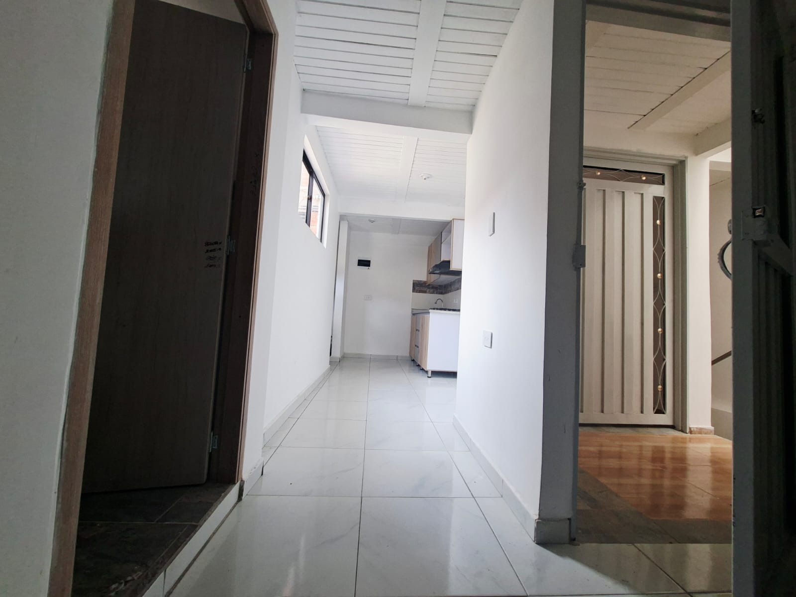 Apartamento en arriendo Av Bolivariana tercer piso