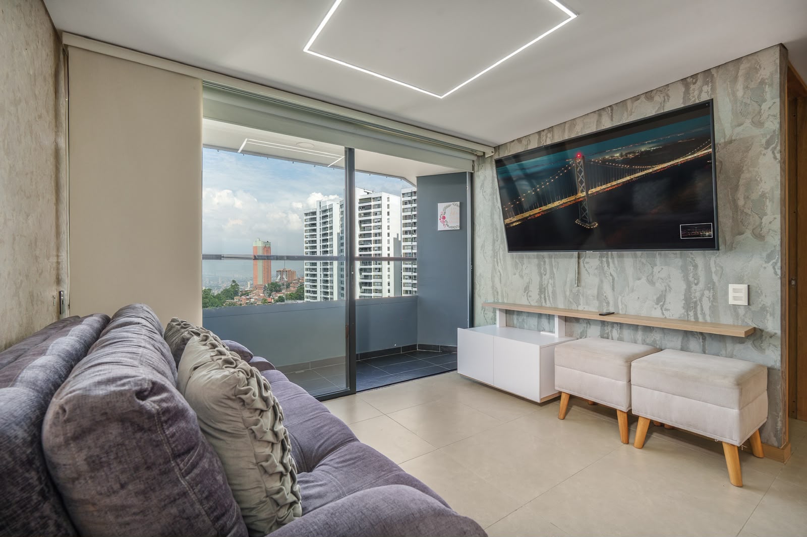 Apartamento en arriendo Poblado con jacuzzi TG BQ LC