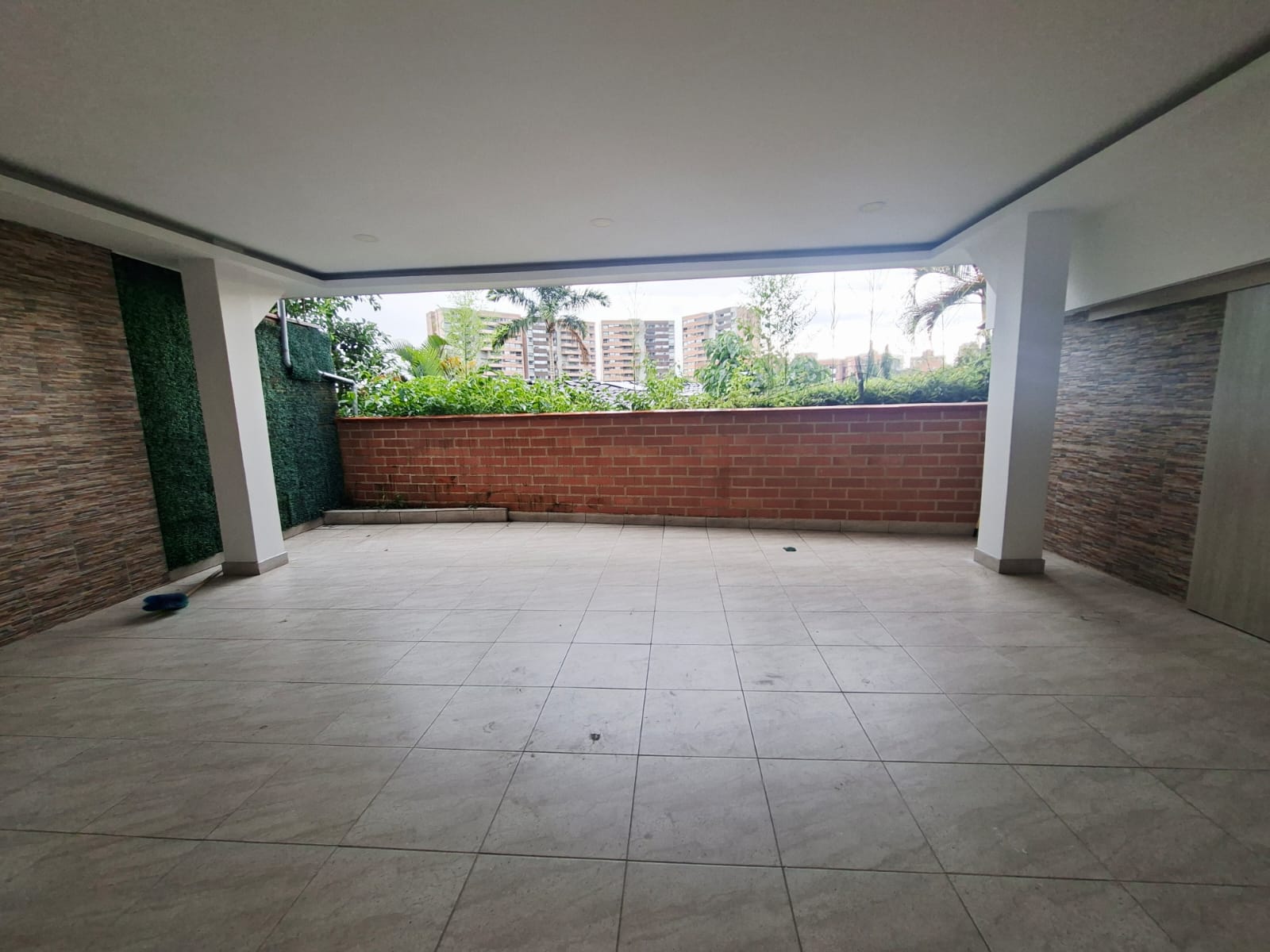 CASA EN ARRIENDO ENVIGADO LA SEBASTIANA DOS NIVELES