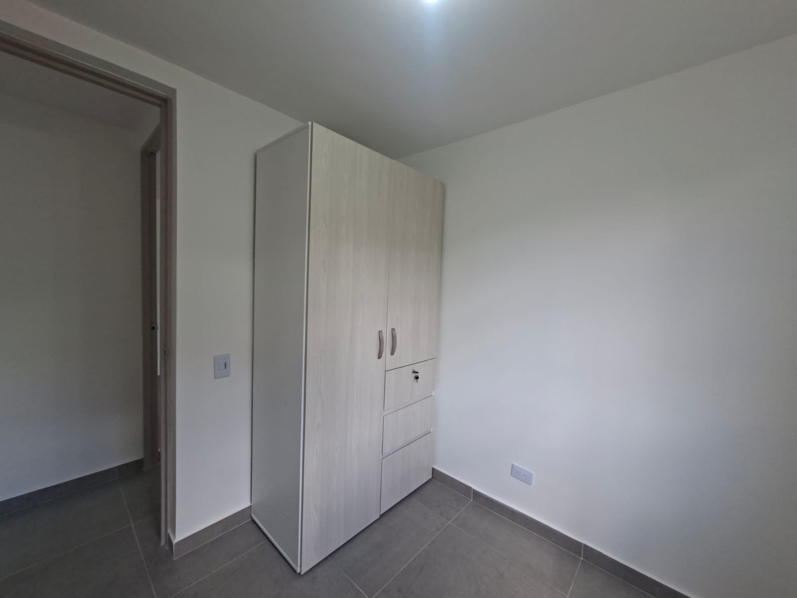 Apartamento en arriendo Loma de San José con 2 balcones