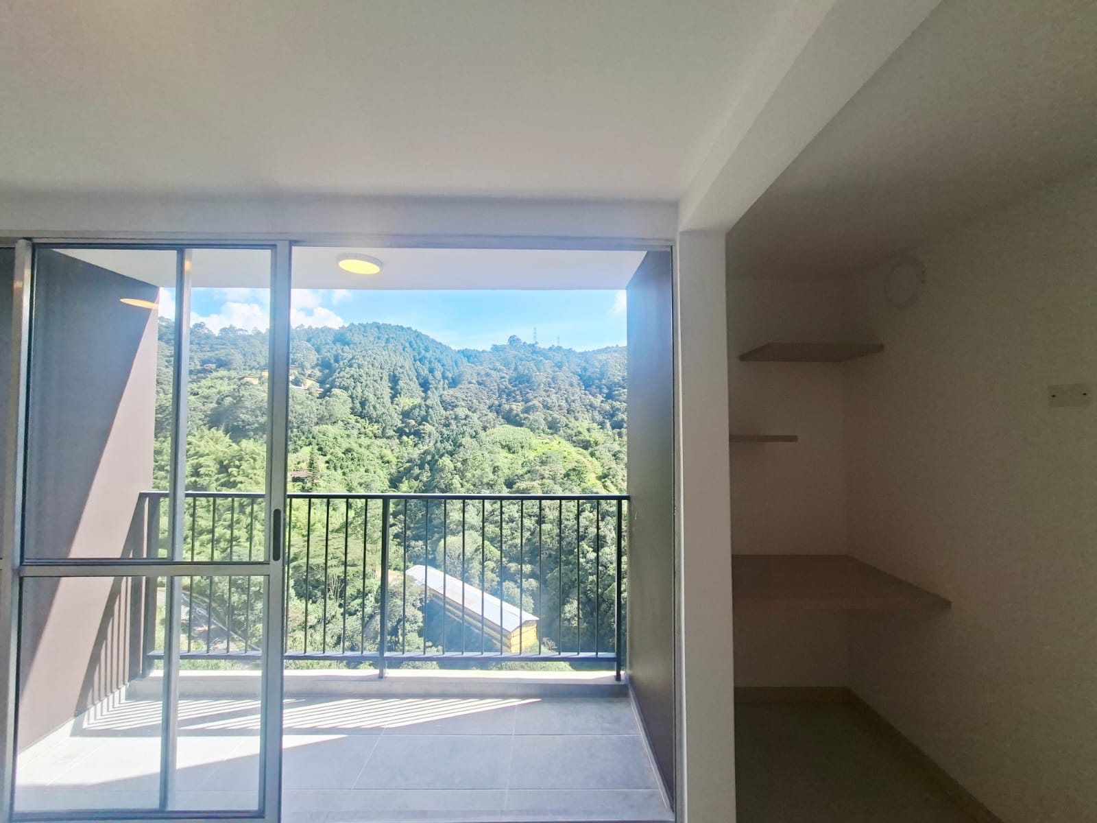 Apartamento en arriendo Loma de San José vista hermosa reserva