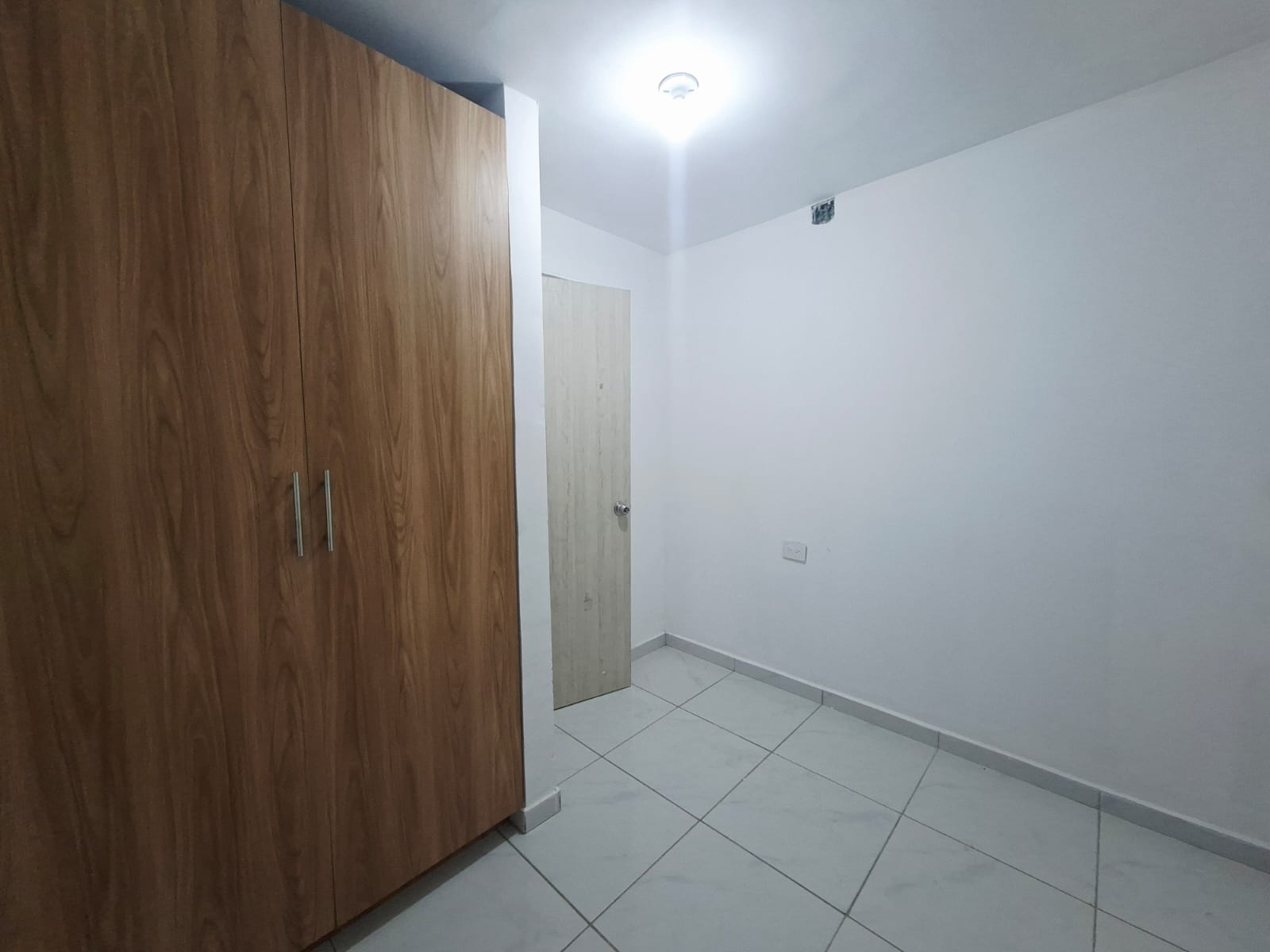 Apartamento en arriendo Av Bolivariana tercer piso