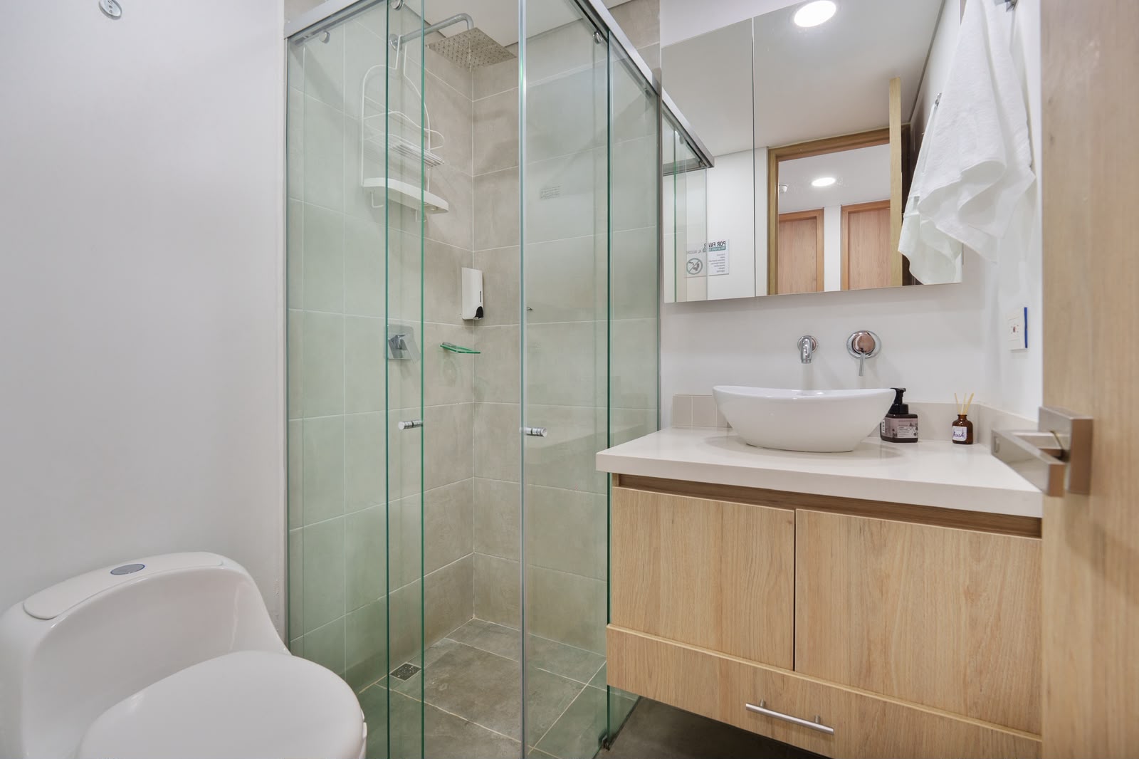 Apartamento en arriendo Poblado con jacuzzi TG BQ LC