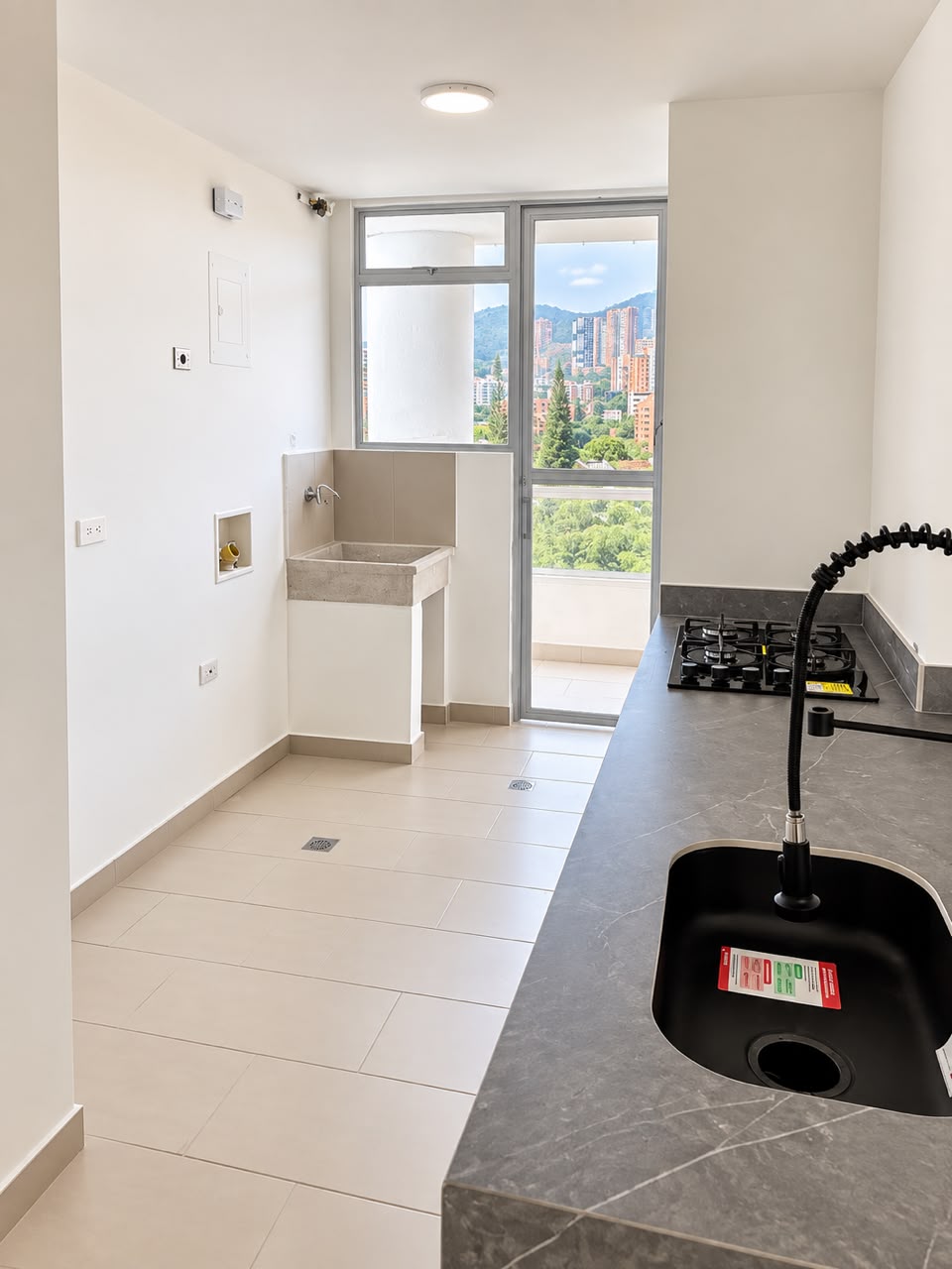 APARTAMENTO EN ARRIENDO LA INFERIOR POBLADO AGC13