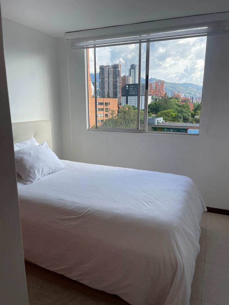 APARTAMENTO EN ARRIENDO AMOBLADO JUNTO A LA MILLA DE ORO LC
