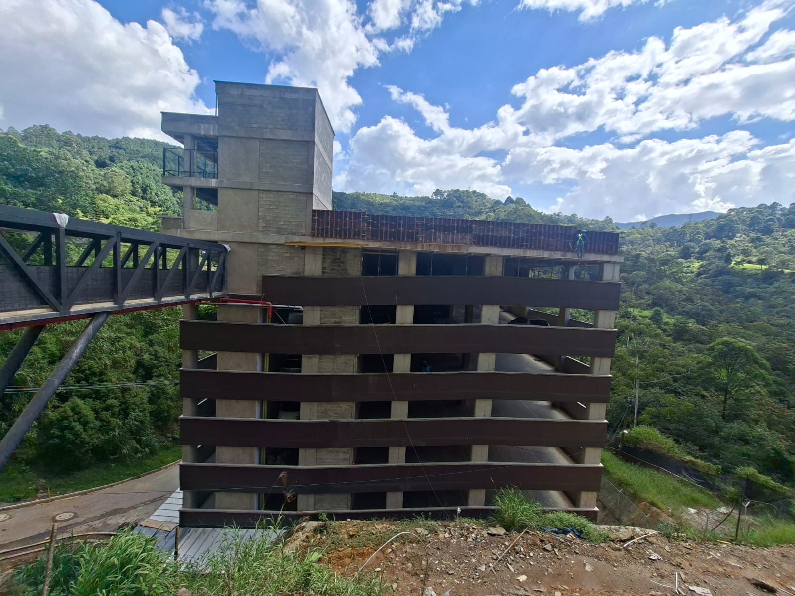 Apartamento en arriendo Loma de San José con 2 balcones