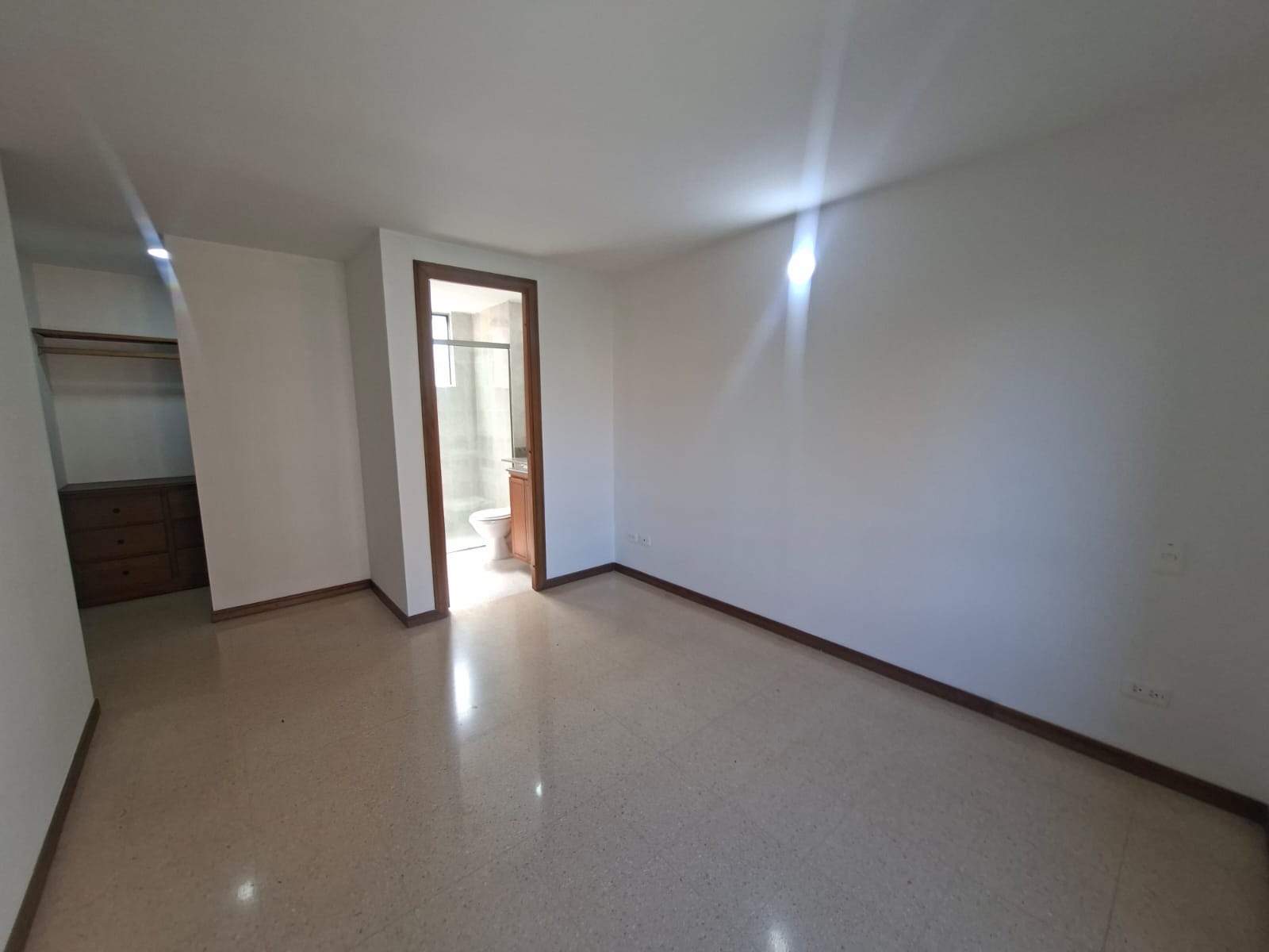 APARTAMENTO EN ARRIENDO CERCA A PROVENZA VG