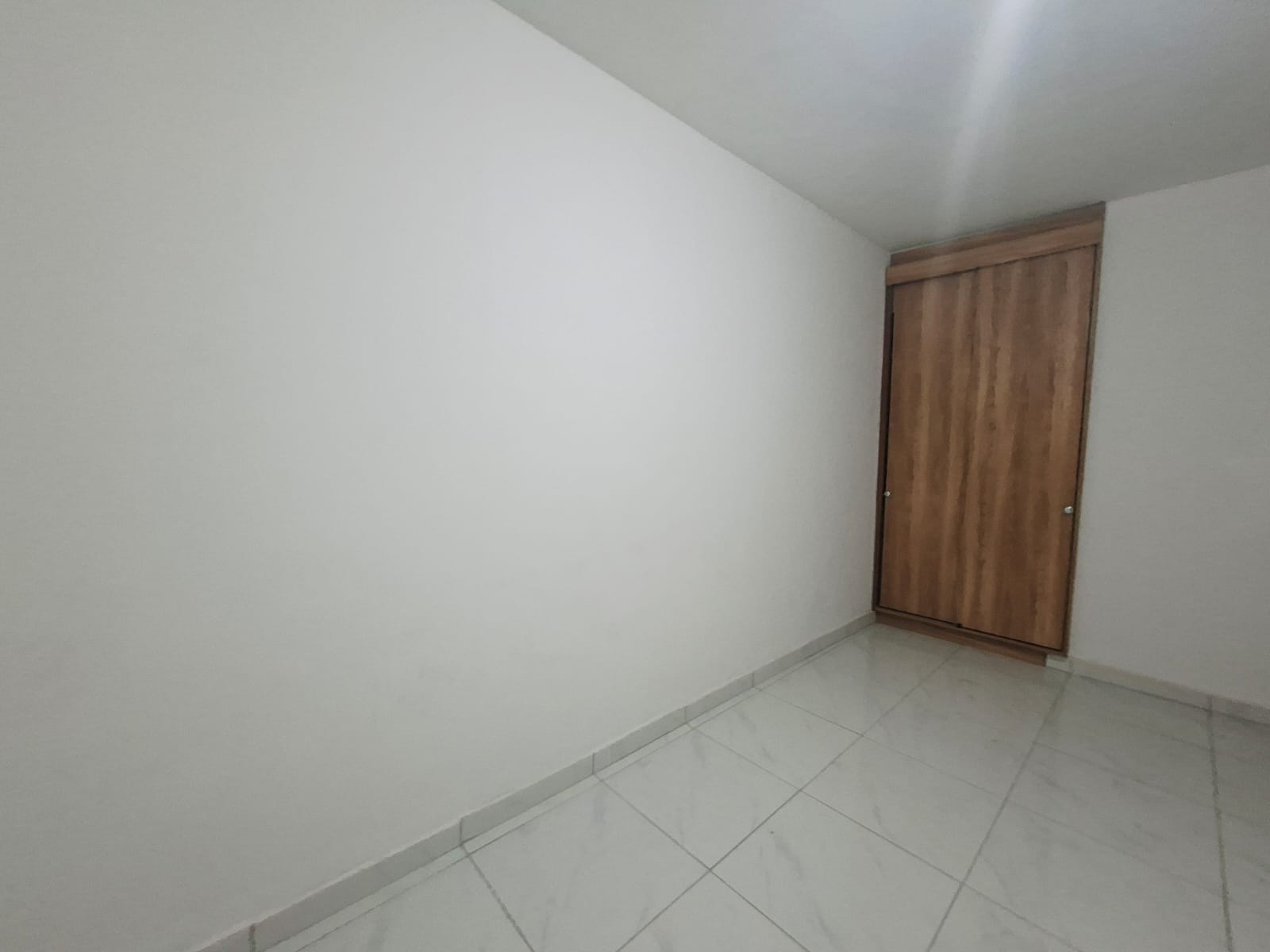 Apartamento en arriendo Av Bolivariana tercer piso