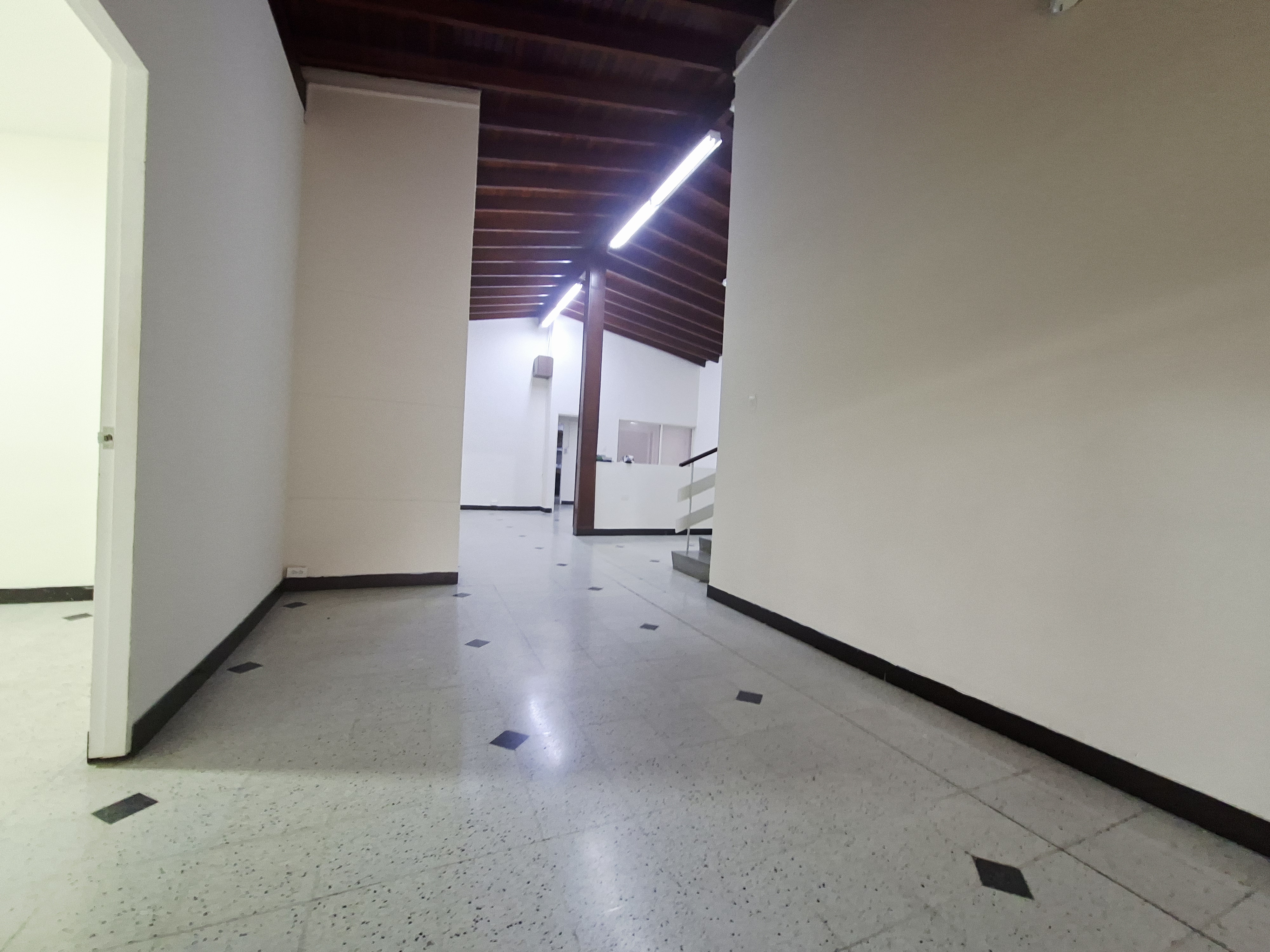 CASA EN ARRIENDO LAURELES, CERCA A LA AV BOLIVARIANA Y PARQUE DE BÉLEN