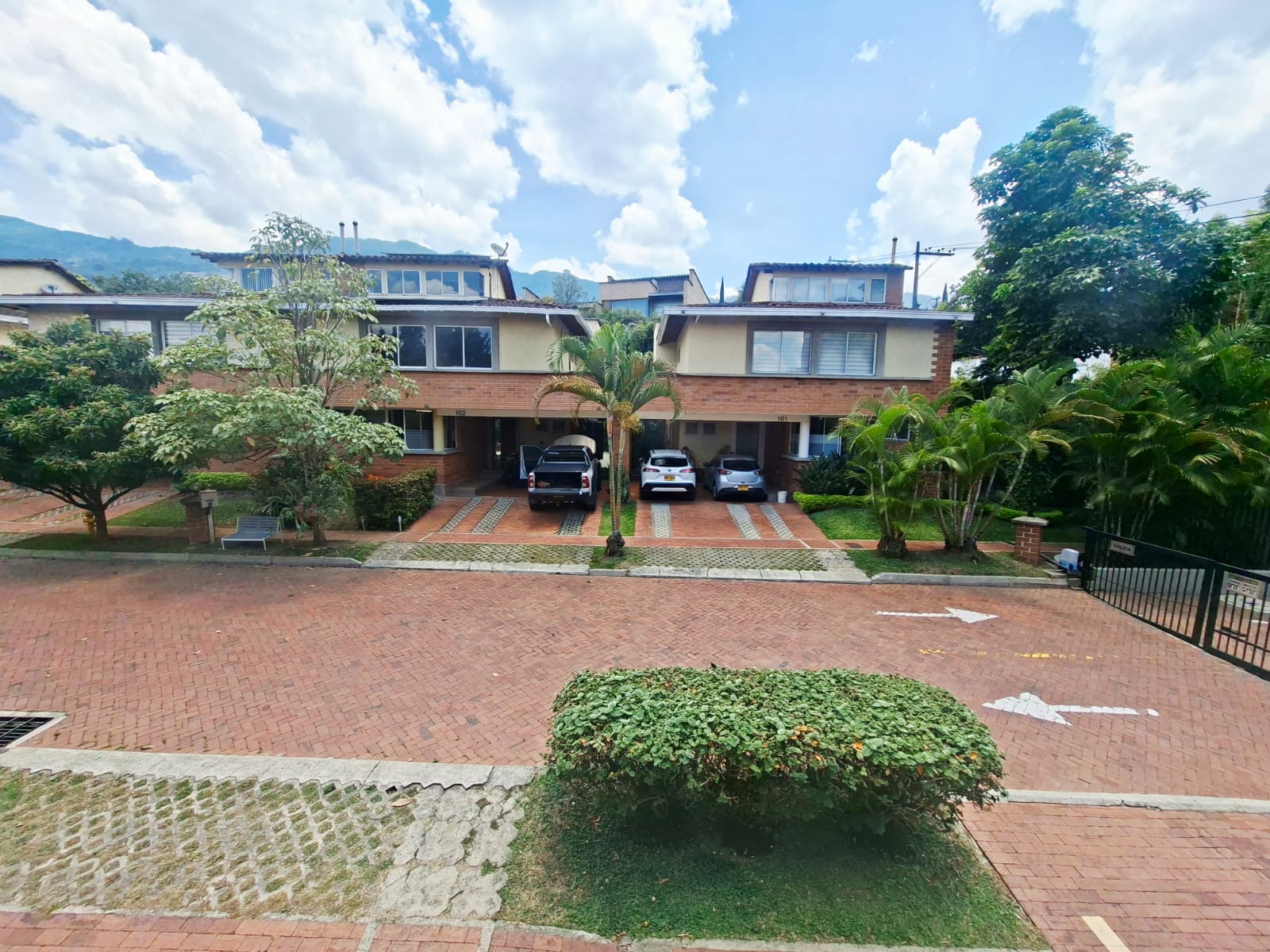 CASA EN VENTA LOMA DEL ESMERALDAL ENVIGADO TL