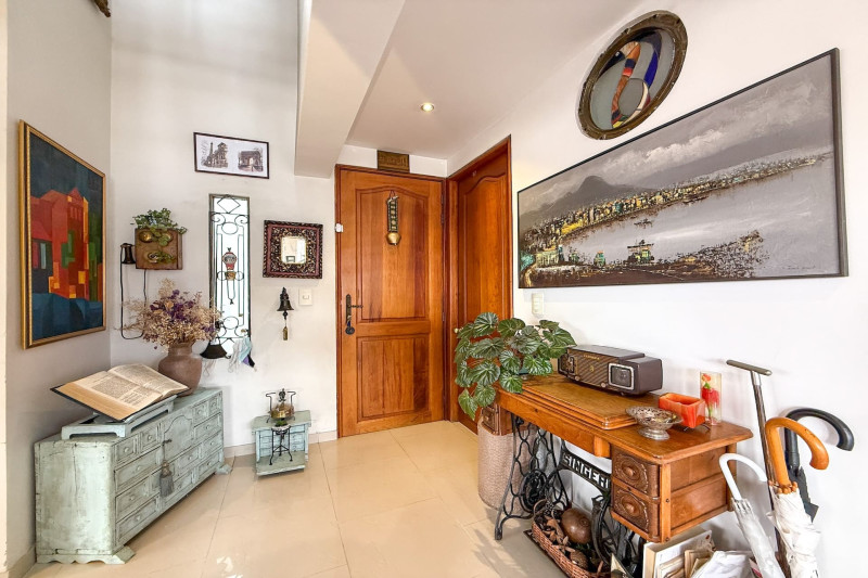 Venta Apto Exterior El contador 208 mts 3h + Estudio