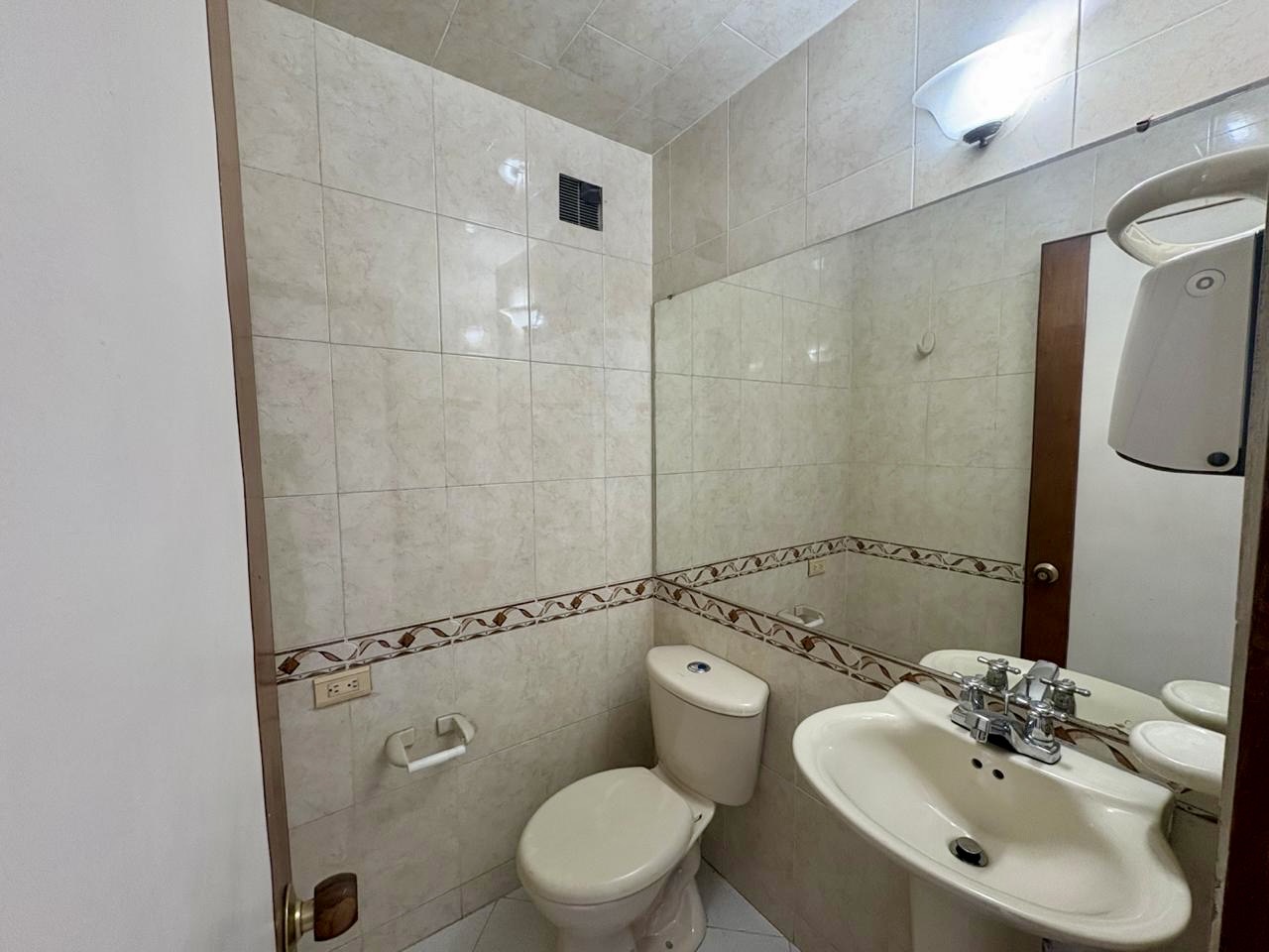 ARRIENDO OFICINA CHICO