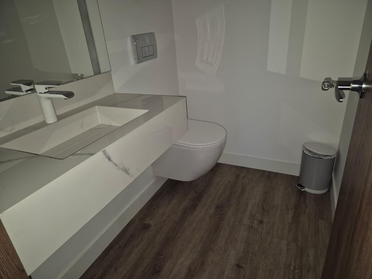 Venta Oficina en Bella Suiza en el Centro Empresarial 128